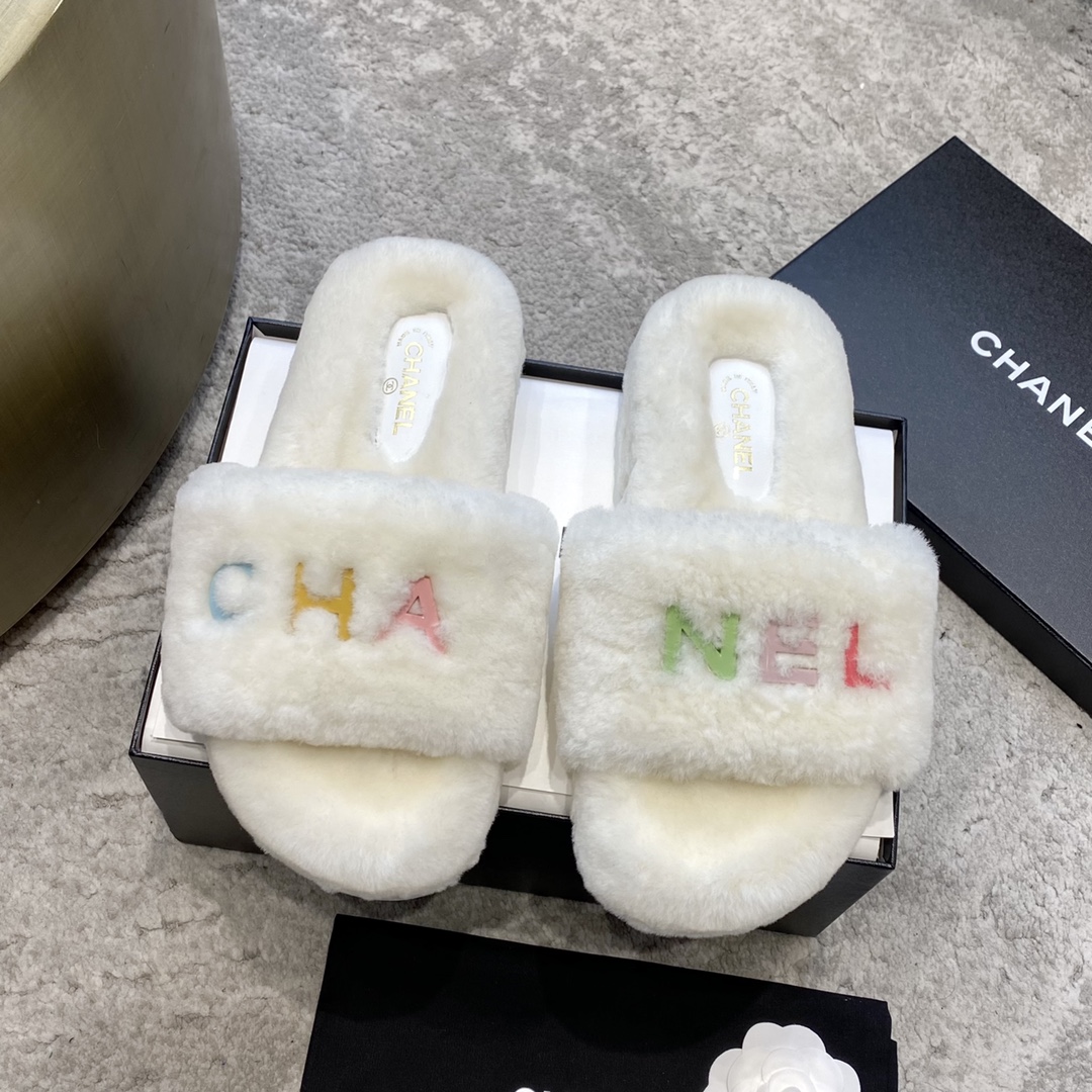 CHANEL воўнавыя тапаткі, рамбічная воўна, унутраная падшэўка з воўны, гумавая супрацьслізготная падэшва, упакоўка ад бутіка