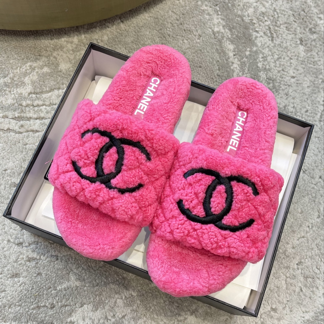 CHANEL воўнавыя тапаткі, рамбічная воўна, унутраная падкладка з воўны, гумавая супрацьслізготная падэшва, упакоўка ад бутіка