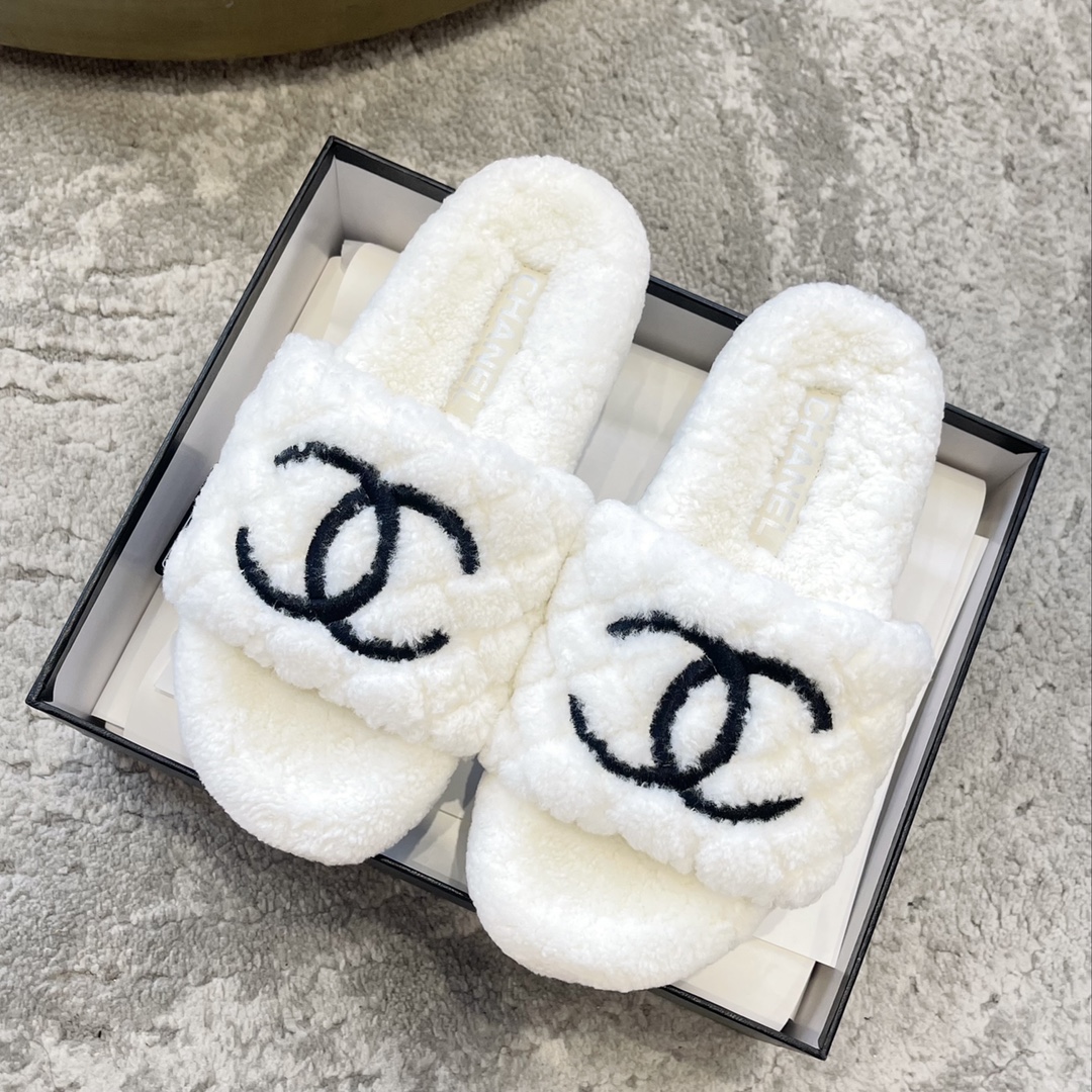 CHANEL воўнавыя тапаткі, рамбічная воўна, унутраная падшэўка з воўны, гумавая супрацьслізготная падэшва, упакоўка ад бутіка