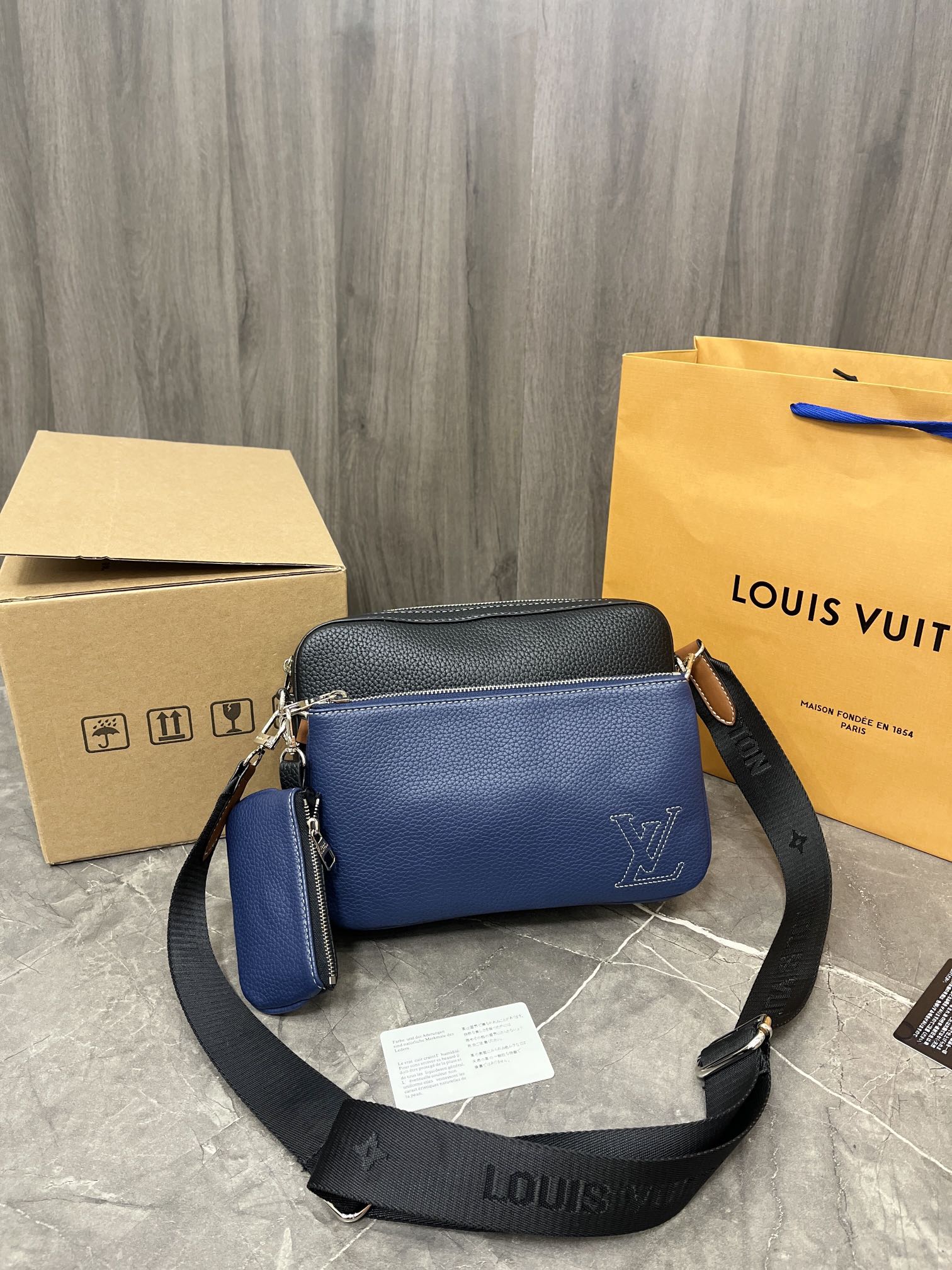 Louis Vuitton Crossbody & Shoulder Bags Men
