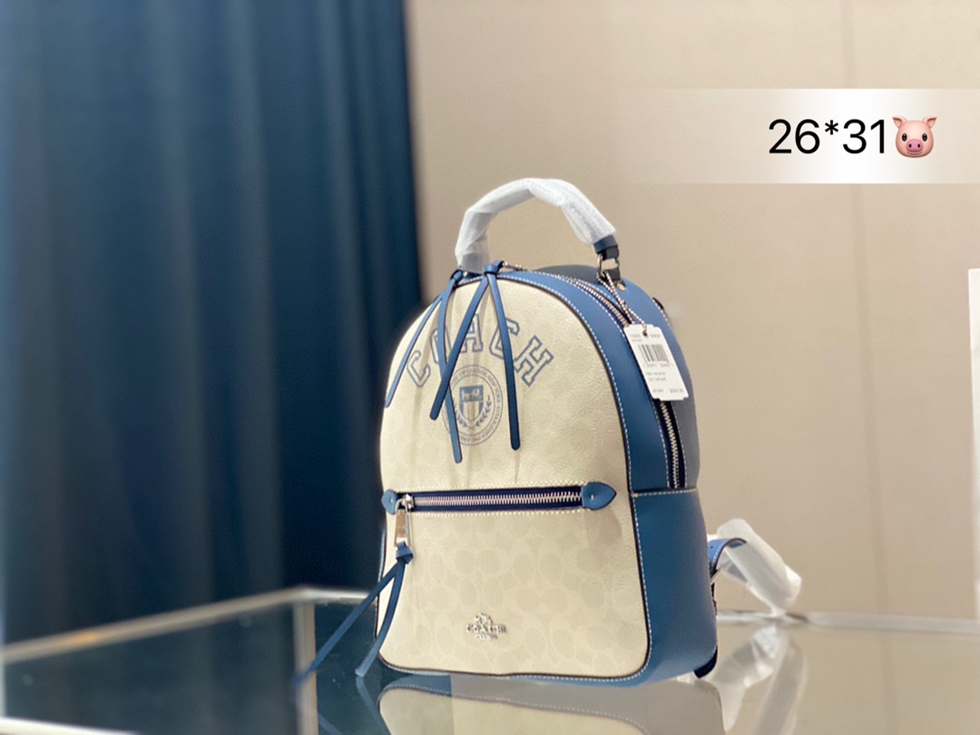 J5  Coach 蔻驰 双肩包这款双肩背包可手提 可双肩，出众的实用性，充满了都市气息的同时，又不失优雅与温柔，满满的设计感在这个包上体现得淋漓尽致，无论是日常使用还是出差旅行都是非常不错的选择。尺寸26*31