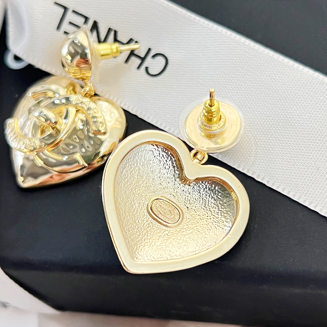 新款☑️CHANEL香奈儿桃心爱心耳钉耳环