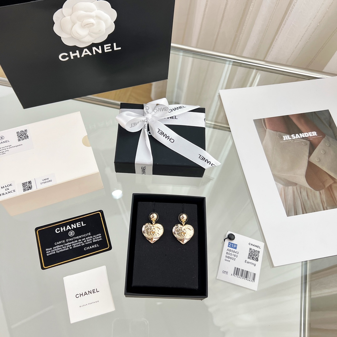 新款☑️CHANEL香奈儿桃心爱心耳钉耳环