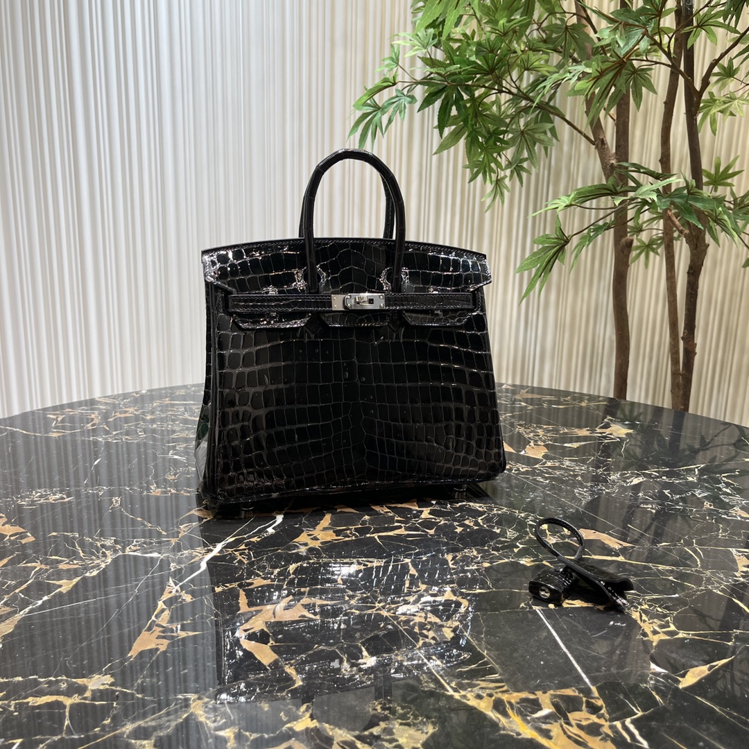 Uguale all'originale Hermes Birkin Repliche Borse Borsette Nero Platino Hardware argento 1 Uguale all'originale
Hermes Birkin Repliche
Borse Borsette Nero Platino Hardware argento