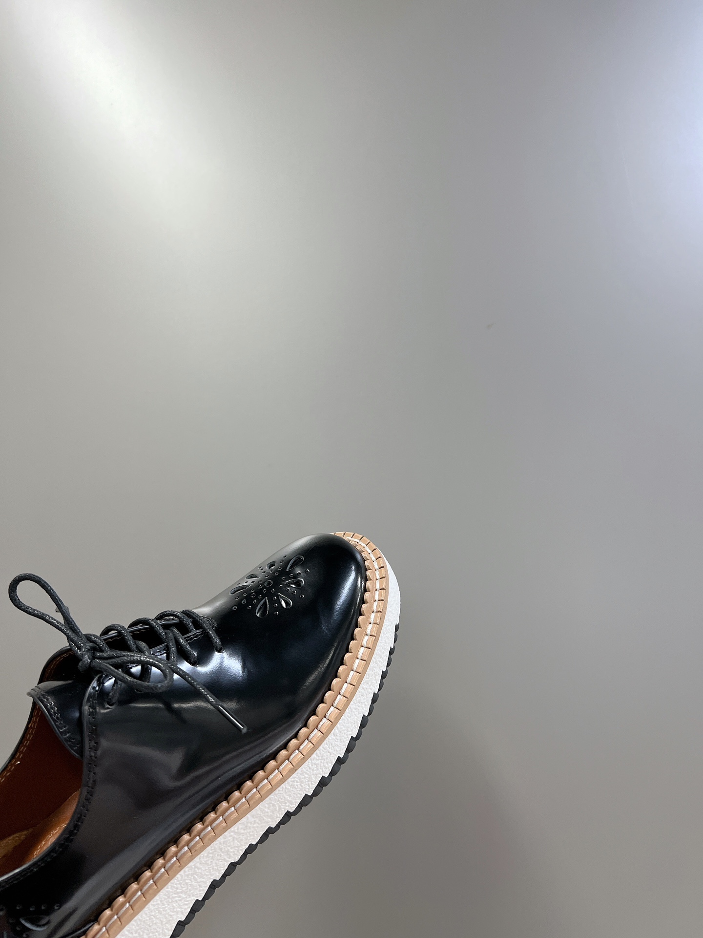 Chloe Chloe’s Autumn/Winter Show: Comfortable Soul-Skinned Shoes in Dark Winds - 图片 6