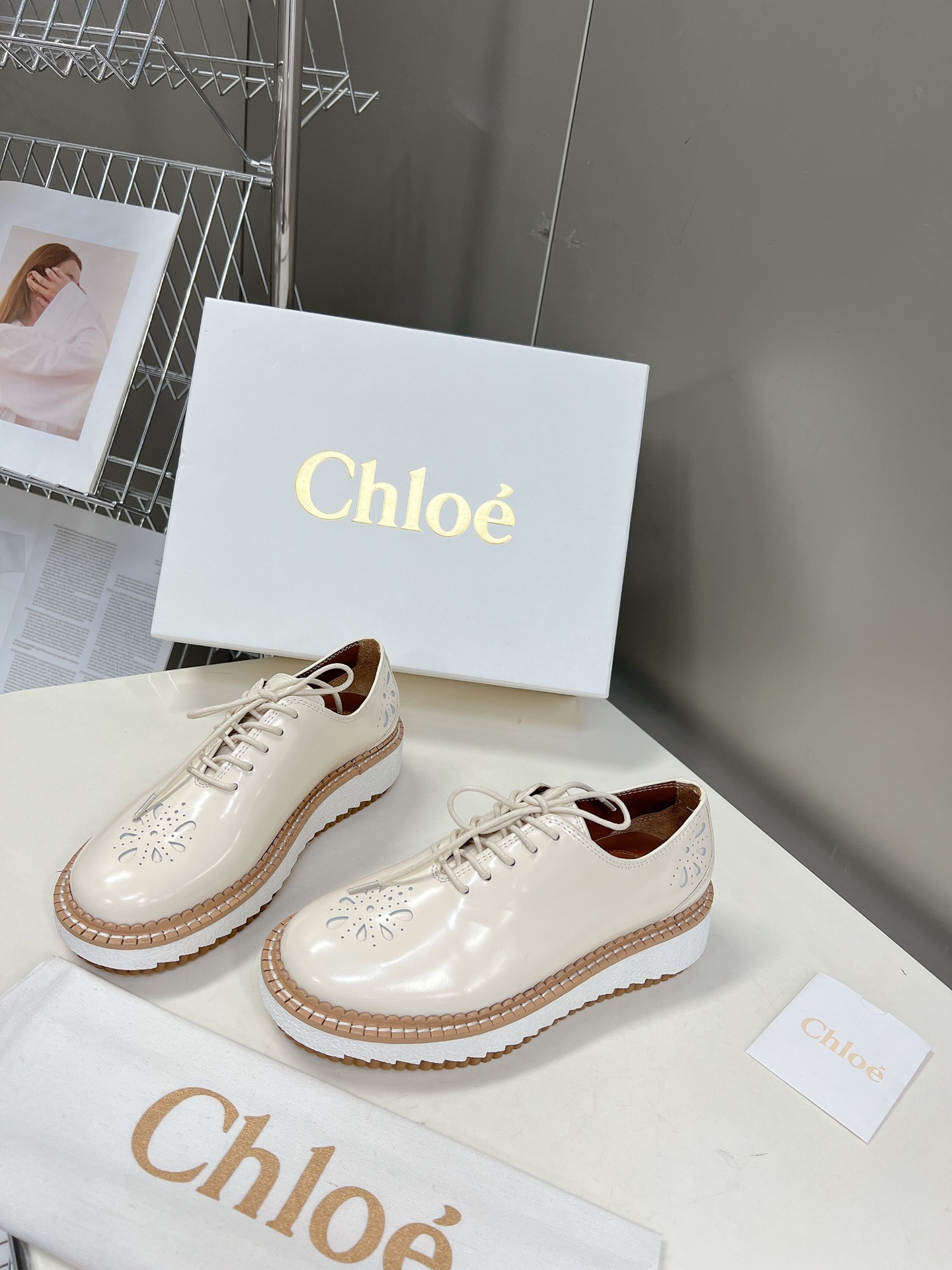 Chloe’s Autumn/Winter Show: Stylish Soul-Skinned Shoes with Sweet Appeal - 图片 2