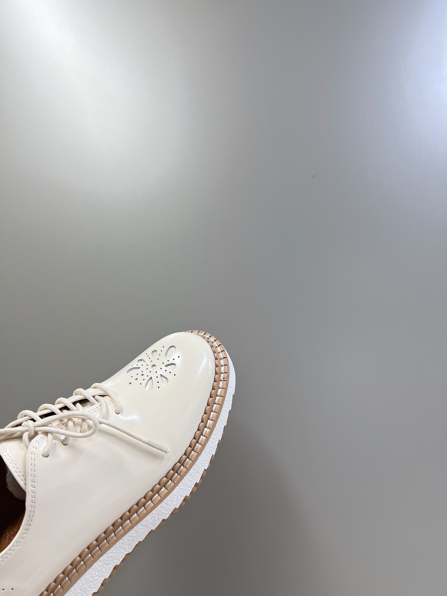 Chloe’s Autumn/Winter Show: Stylish Soul-Skinned Shoes with Sweet Appeal - 图片 6