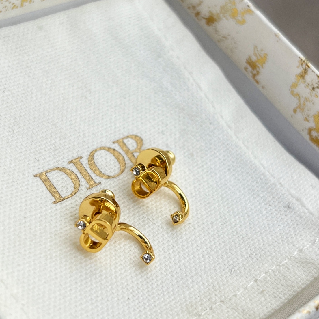 新款☑️DIOR迪奥金色cd耳钉耳环