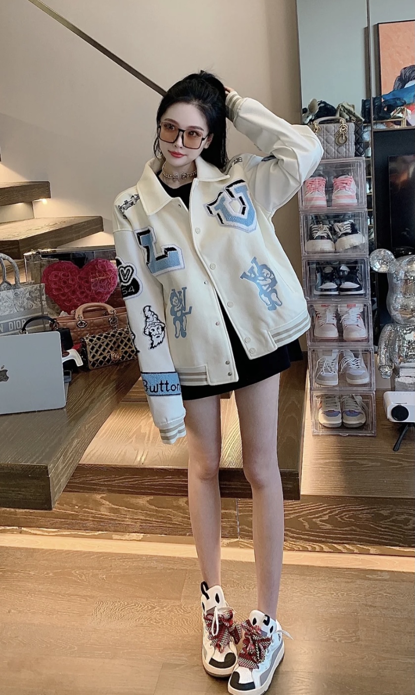 NO:324248,The upper body is simply too fashionable!  Good to design, the most popular baseball uniform element this year, a must-have for trendy people!  ..,alexander wang19860909上身简直不要太洋气！好哇塞到设计 今年最火的棒球服元素 潮人必备！..,,alexander wang,Women's clothing