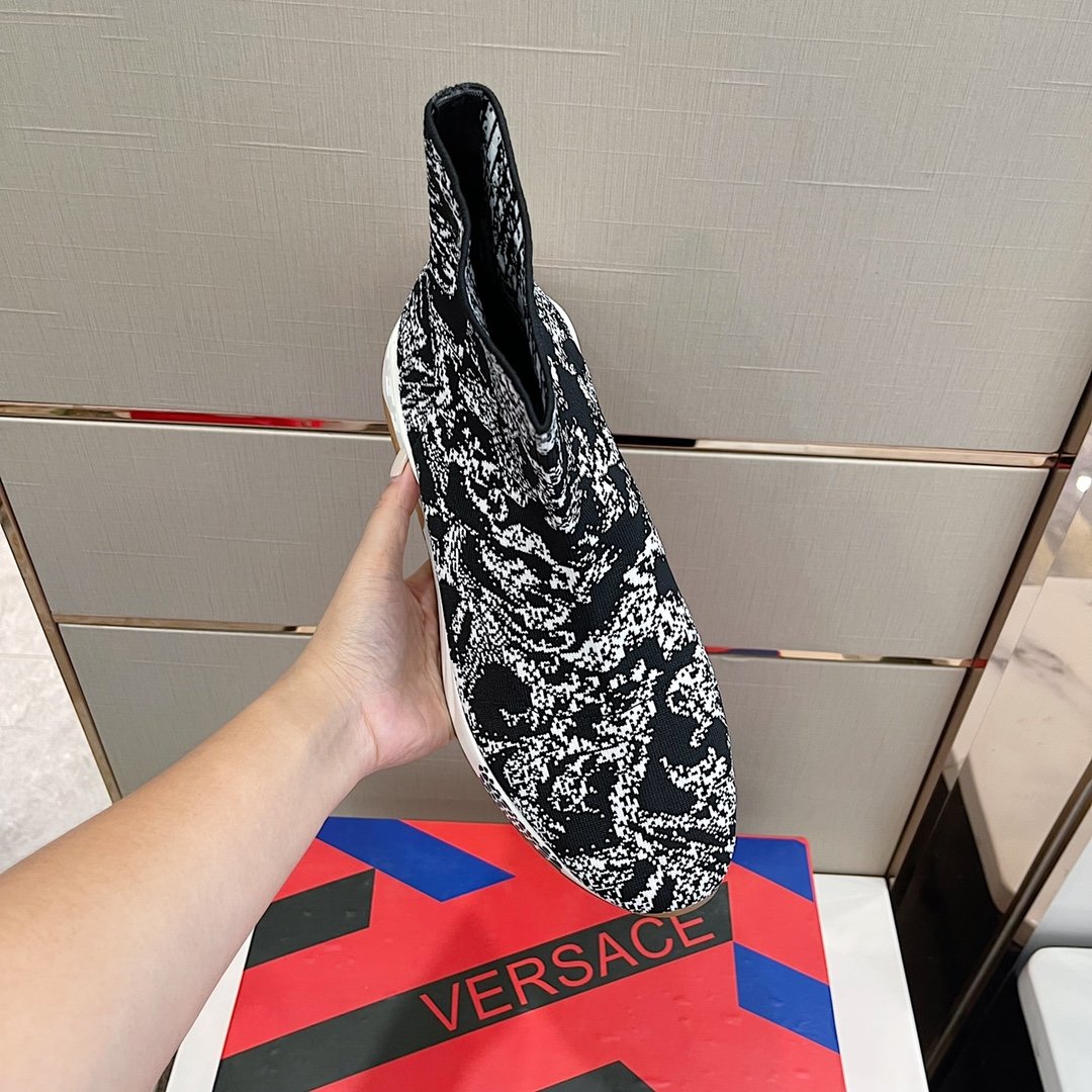Versace范思哲飞织运动跑鞋搭配