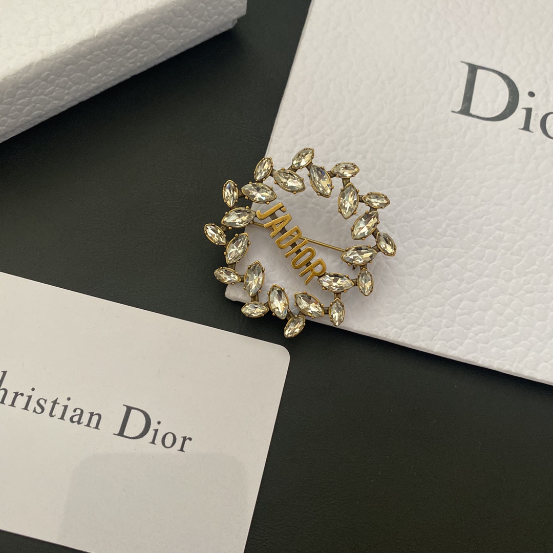 Dior Heritage Bee & Rose Motif Brooch New - Vintage-Inspired Luxury Pin Accessory 10 a1664945392430 0887