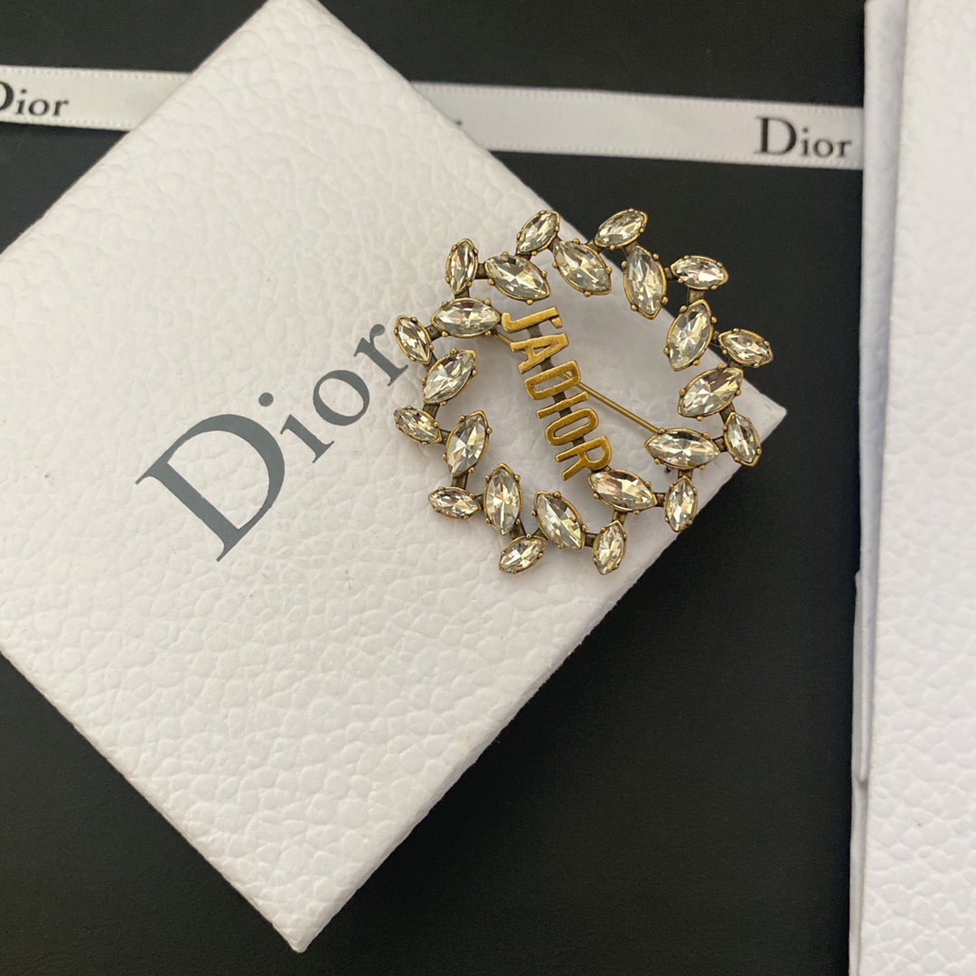 Dior Heritage Bee & Rose Motif Brooch New - Vintage-Inspired Luxury Pin Accessory 13 a1664945392437 7333