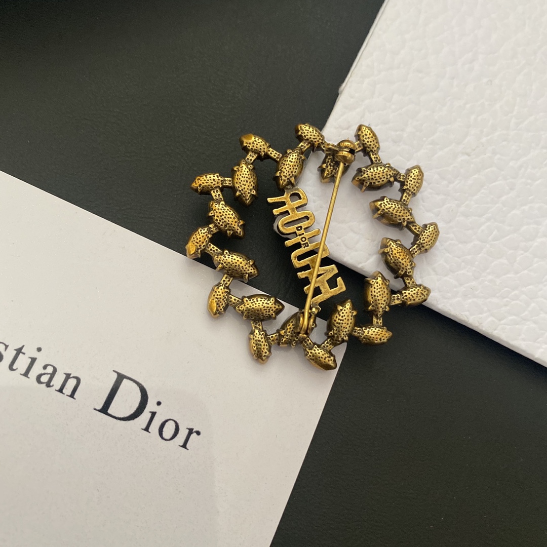 Dior Heritage Bee & Rose Motif Brooch New - Vintage-Inspired Luxury Pin Accessory 14 a1664945392439 1808