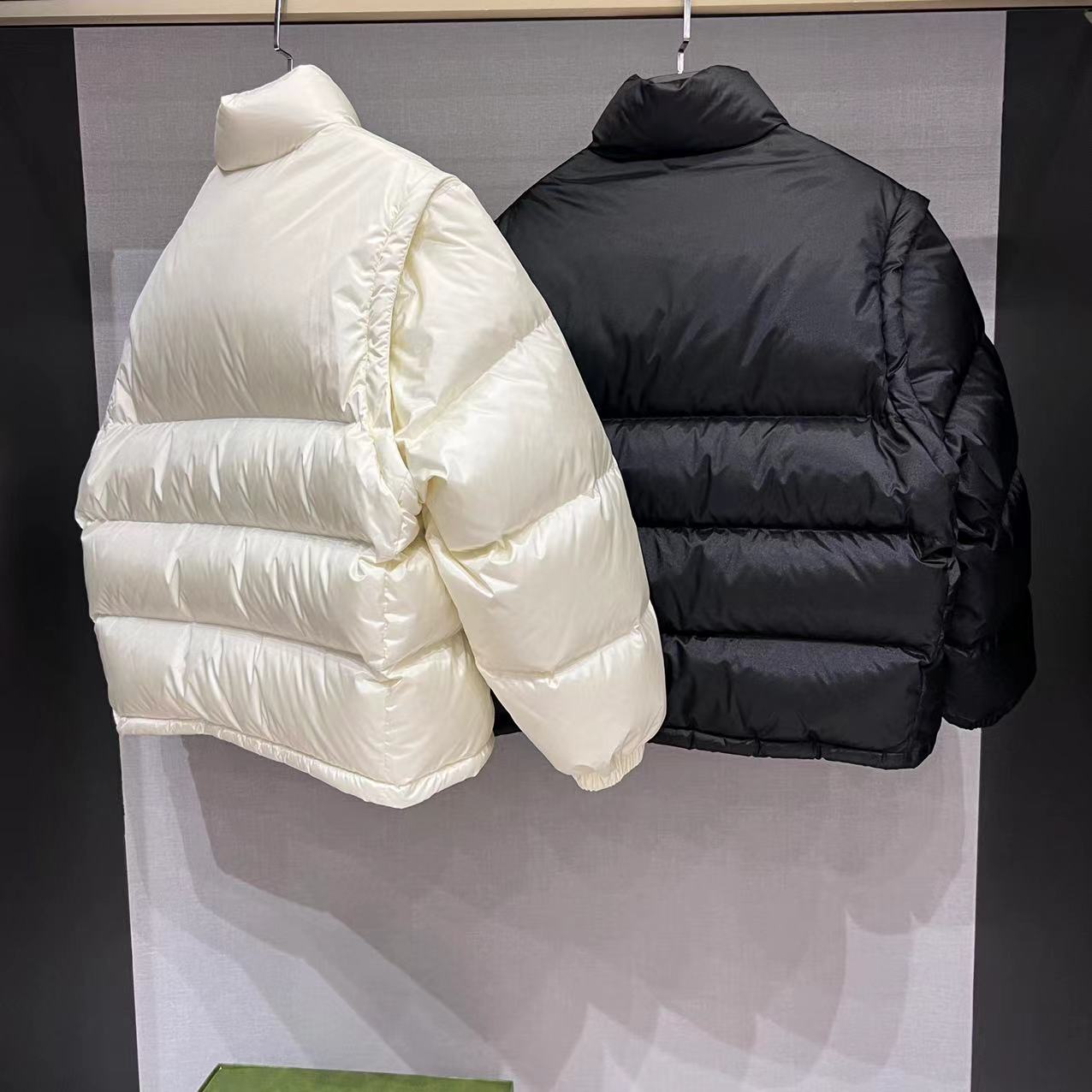 GUCCI striped nylon quilted pilot jacket with 90% white goose down fill. Detachable sleeves, unisex. Colors: white, black. Sizes: 36-42.-Big cat