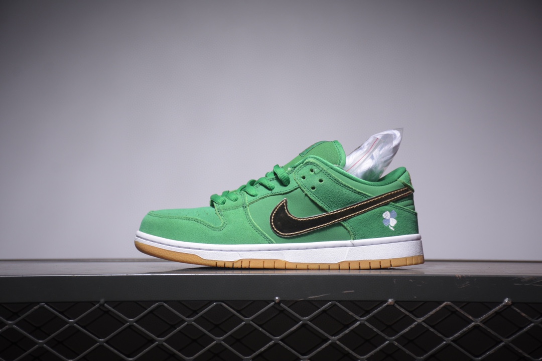 G0 纯原 Supreme x NK SB Dunk Low 黄绿 DO7412-983 独家原厂航空铝磨具打磨大底 鞋头坡度极致还原 原盒原配 圈内天花板工艺 原厂冲刀 超高清洁度 全鞋零毛边皮料切割 全套原楦原模倾力打造完美版型 采用原厂百宏鞋带以及原厂百宏织唛舌标 内标可供原厂几率过验 原厂中底布黄色点胶 原厂中底布拉帮走线遵循公司