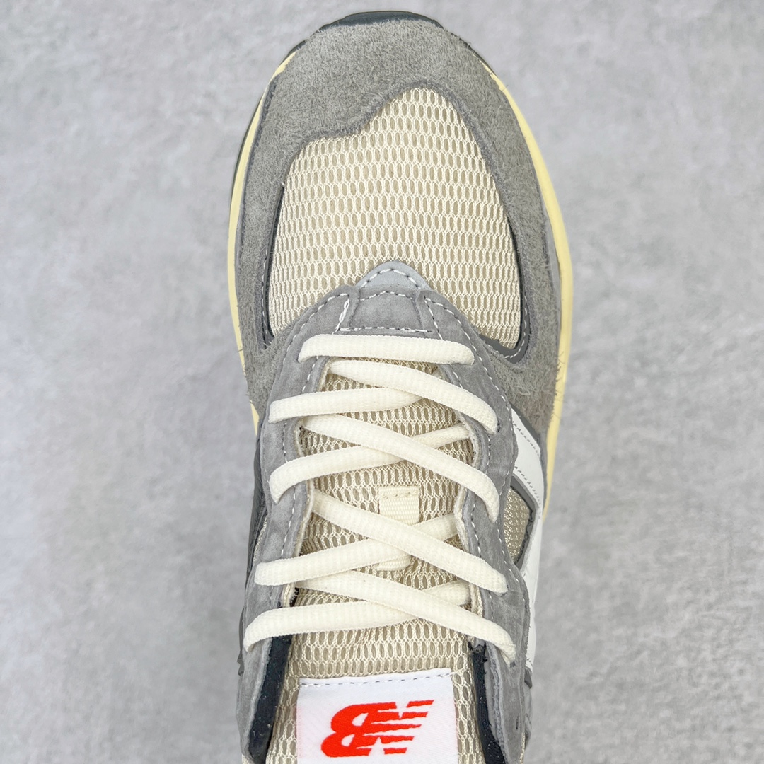 图片[4]-＃小红书爆款‼️New Balance/新百伦 NB5740系列 复古休闲运动跑鞋 特别以1988年首度面世的经典574作为设计蓝本 保留574简约易衬的80s鞋型轮廓 同时再加以向90年代特立独行的抢眼美学致敬 凭借多种严选的优质素材重塑出让人耳目一新又充满层次感的革新中低结构 另一方面 为呼应90年代的巨大化潮流 鞋侧也点题采用了相应的巨大化N字Logo 并且加上反光细节点缀 再结合同样启发自574并经过改良的抓地鞋底 可谓集结两大年代的注目设计元素 尺码：36 36.5 37 37.5 38 38.5 39 40 40.5 41 42 42.5 43 44 45-选品中心