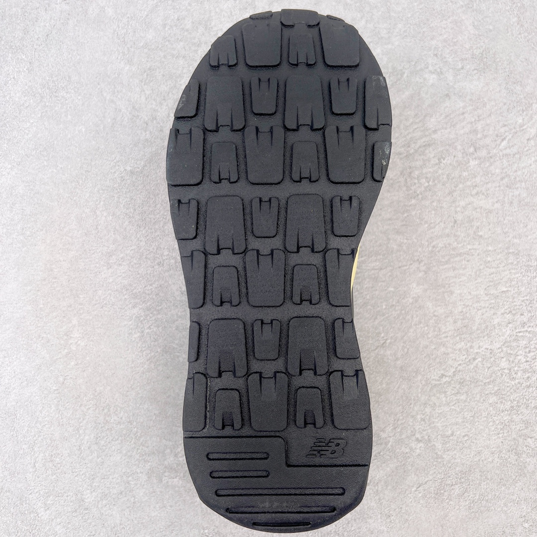 图片[9]-＃小红书爆款‼️New Balance/新百伦 NB5740系列 复古休闲运动跑鞋 特别以1988年首度面世的经典574作为设计蓝本 保留574简约易衬的80s鞋型轮廓 同时再加以向90年代特立独行的抢眼美学致敬 凭借多种严选的优质素材重塑出让人耳目一新又充满层次感的革新中低结构 另一方面 为呼应90年代的巨大化潮流 鞋侧也点题采用了相应的巨大化N字Logo 并且加上反光细节点缀 再结合同样启发自574并经过改良的抓地鞋底 可谓集结两大年代的注目设计元素 尺码：36 36.5 37 37.5 38 38.5 39 40 40.5 41 42 42.5 43 44 45-选品中心