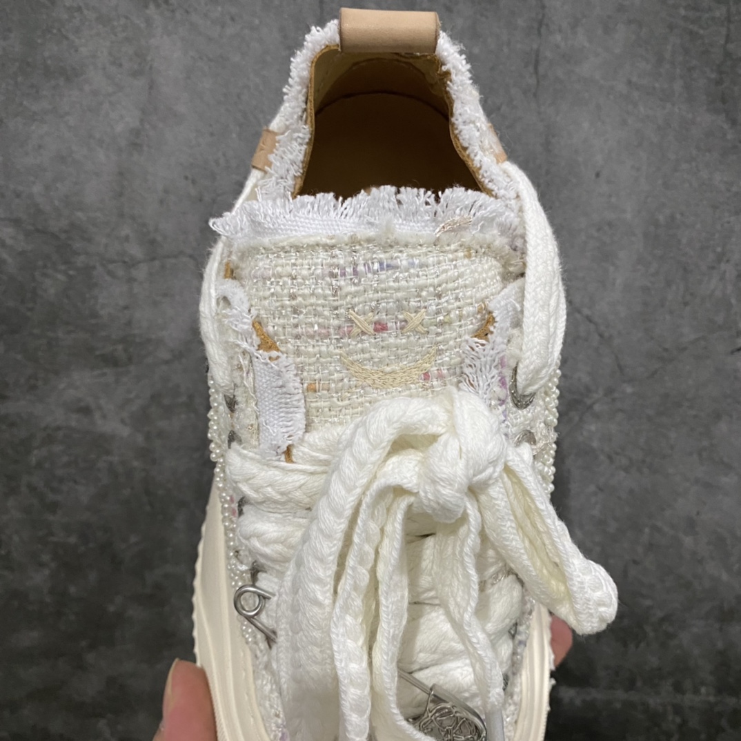 图片[8]-吴建豪个人主理潮流品牌 xVESSEL G.O.P. 2.0 MARSHMALLOW Lows 2.0 棉花糖开口笑系列解构重叠厚底软木低帮百搭增高帆布硫化板鞋“小香风白色” 原装硫化版出货 男女鞋真标硫化处理工艺 升级原楦原纸版数据开发版型 官方全套配件及包装物(附送6副腰果花鞋带/超大防尘购物袋/图腾卡/蒙娜丽莎美元/变色DIY笔/收藏级鞋盒套装!!) 纯手工贴合多重围条硫化工艺 采用12蛊司厚实舒适帆布面料 流苏做旧复古效果 鞋头开口笑处加入紫外线热感应效果（在紫外光线下发生色变!）❗️ 明星都穿它 \”SMILENCE\”隐藏款!! 尺码：35 36 37 38 39 40 各位如有紧贴资讯的，都会在网络留意到这双鞋款，它是来自于 xVESSEL，是吴建豪个人主理的时尚品牌，上年于上海的大型潮流活动上率先亮相。这双鞋名为 Peace by Piece，是以帆布鞋作为基底，并以解构手法，将鞋上不同细节堆叠营造错位，鞋面的帆布再经过打磨制造流须效果，整双鞋更是手工制作，因此显现出其细致的工序。-选品中心