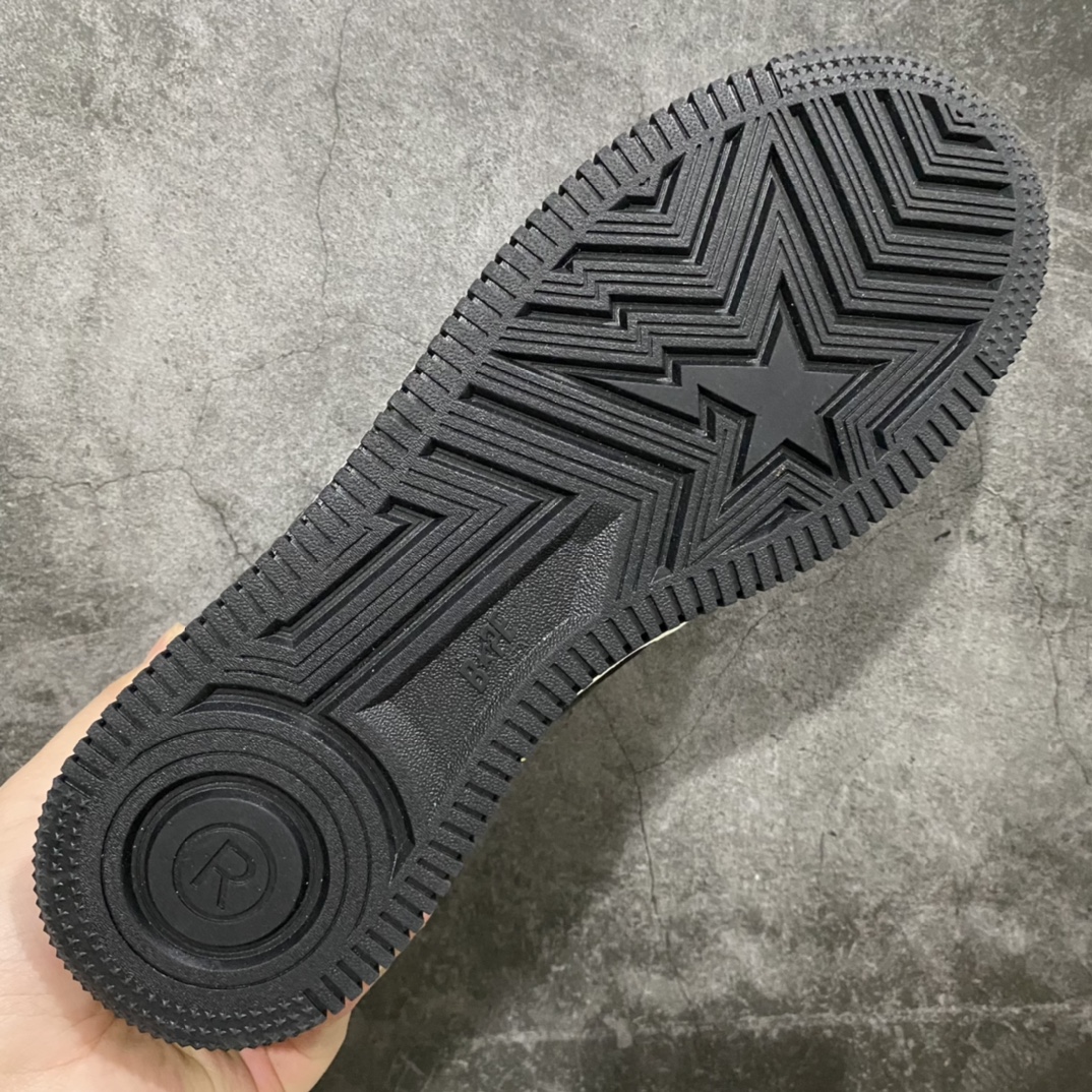 图片[9]-C版Bapesta黑白熊猫 扭曲猿人头 跟经典款黑白熊猫差不多 区别就是侧面的猿人头改成了扭曲风格……此款纯正版型 超高清洁度 海玻璃鞋垫 内置全掌气垫 全套顶级包装 包含猿人logo定制防尘袋 猿人logo卡片 抗压收纳抽屉式鞋盒 官方同步正码 尺码：36 36.5 37.5 38 38.5 39 40 40.5 41 42 42.5 43 44 44.5 45-选品中心