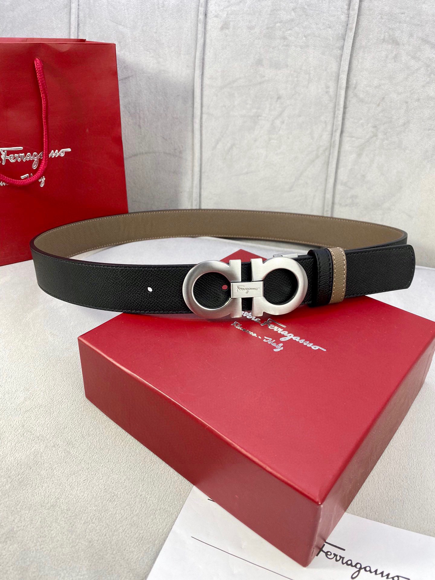 Ferragamo（男） Style White Leather Men's Belts Lookbook Reference image 1