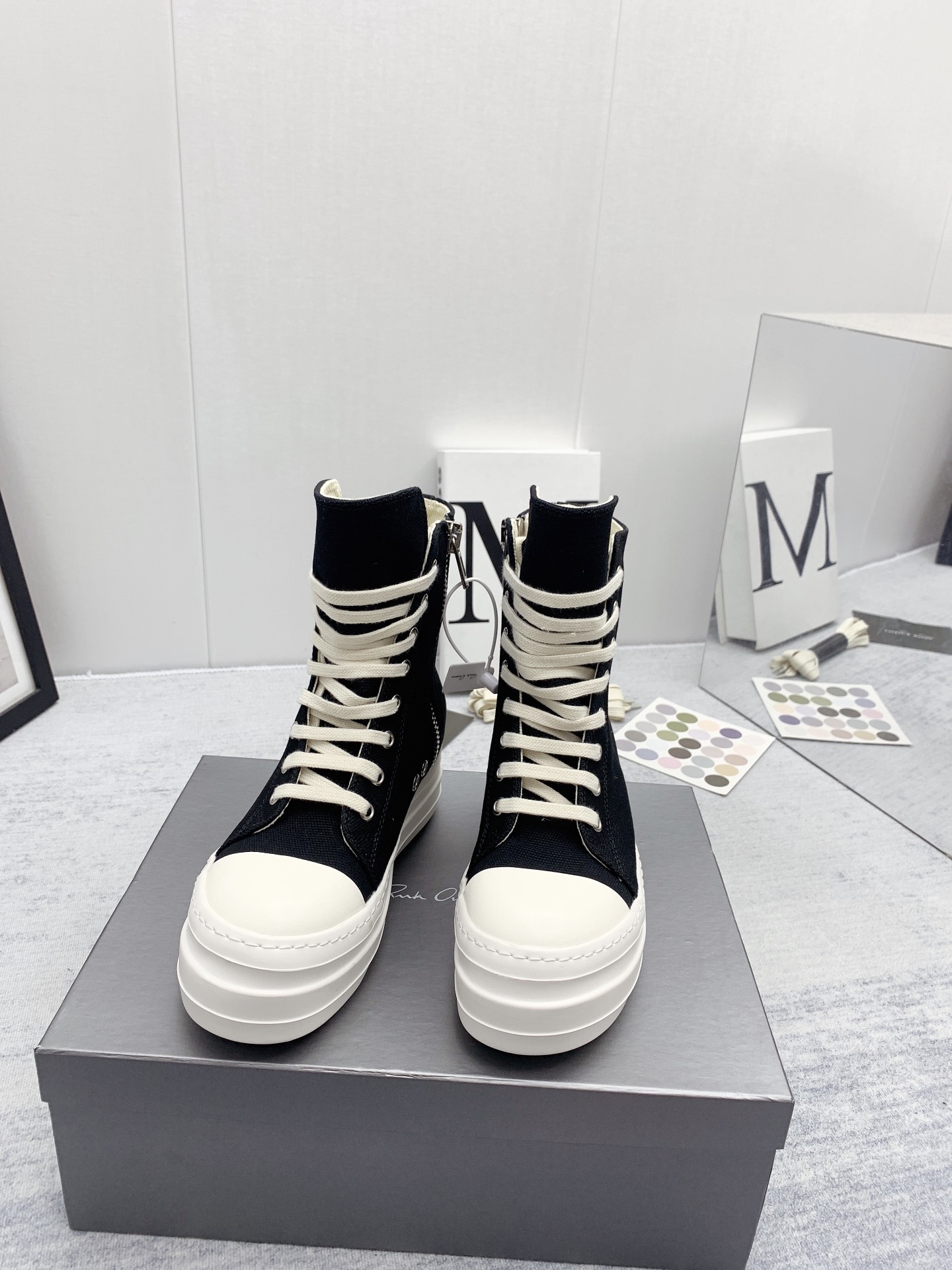 NO:243732,(High version) Rick Owens /Rick ~Owens High/Low Top Canvas Shoes Classic Black Canvas Low Top Fire Original Milk Flavor Sole, Original imported fine linen fabric from Taiwan Size 35-40, Casual Shoes/Sports Shoes, Sneakers19860909（高版本）  瑞克.欧文斯 /Rick ~Owens 高/低帮款帆布鞋经典黑色色帆布低帮火爆上市原版奶香底,原厂台湾进口细纹布 尺码35-40,休闲鞋/运动鞋,sneakers,Women's Shoes