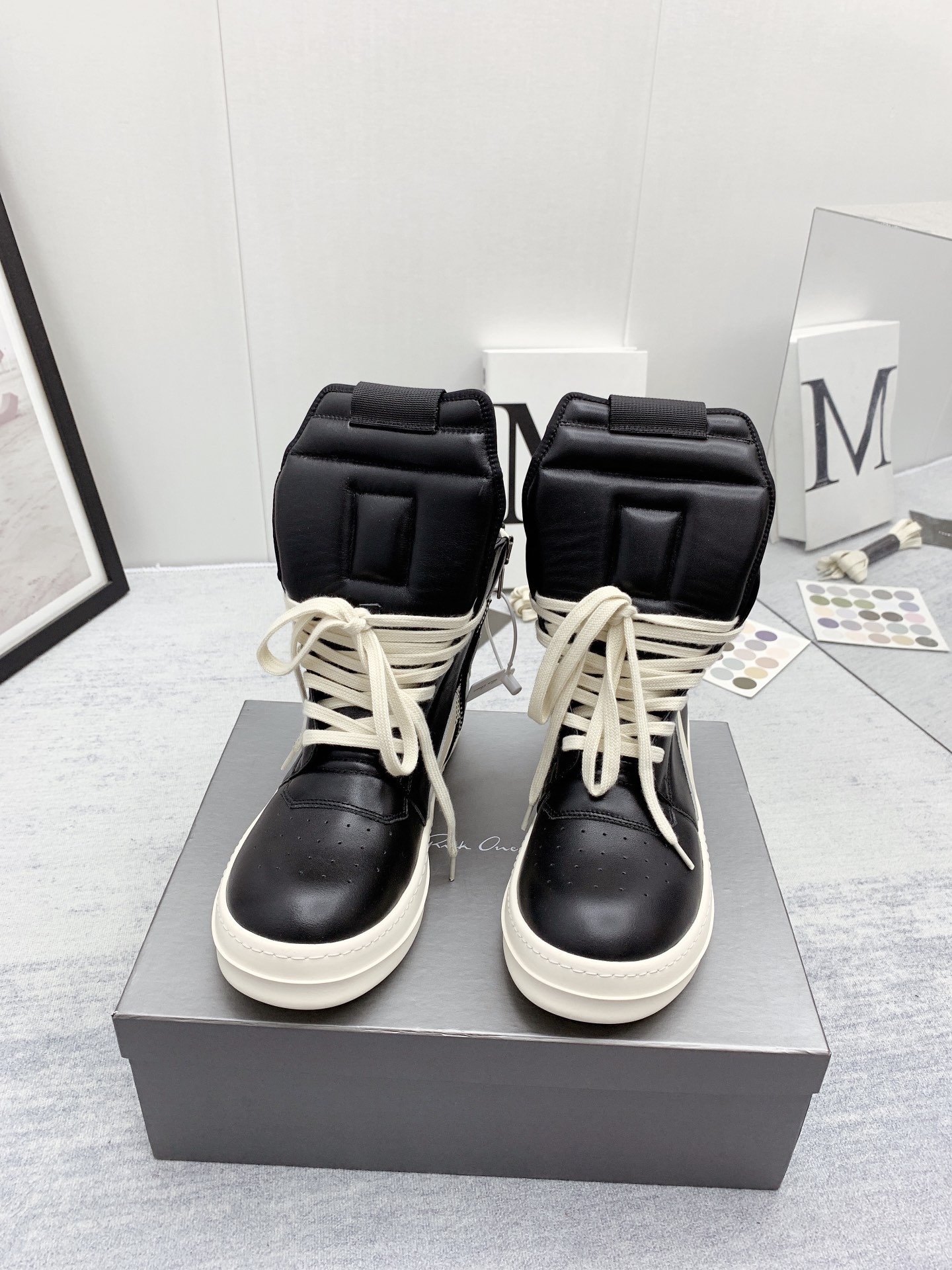 NO:789742,(Higher version) Rick Owens/Rick ~Owens high/low-top canvas shoes, classic black canvas low-tops, hot on the market, original milky sole, original fine grain fabric imported from Taiwan, sizes 35-48 (46, 47, 48 customized, non-returnable, customized code 20), casual shoes/sports shoes, sneakers19860909（高版本）  瑞克.欧文斯 /Rick ~Owens 高/低帮款帆布鞋经典黑色色帆布低帮火爆上市原版奶香底,原厂台湾进口细纹布 尺码35-48（46、47、48订做不退换,定做码20）,休闲鞋/运动鞋,sneakers,Women's Shoes