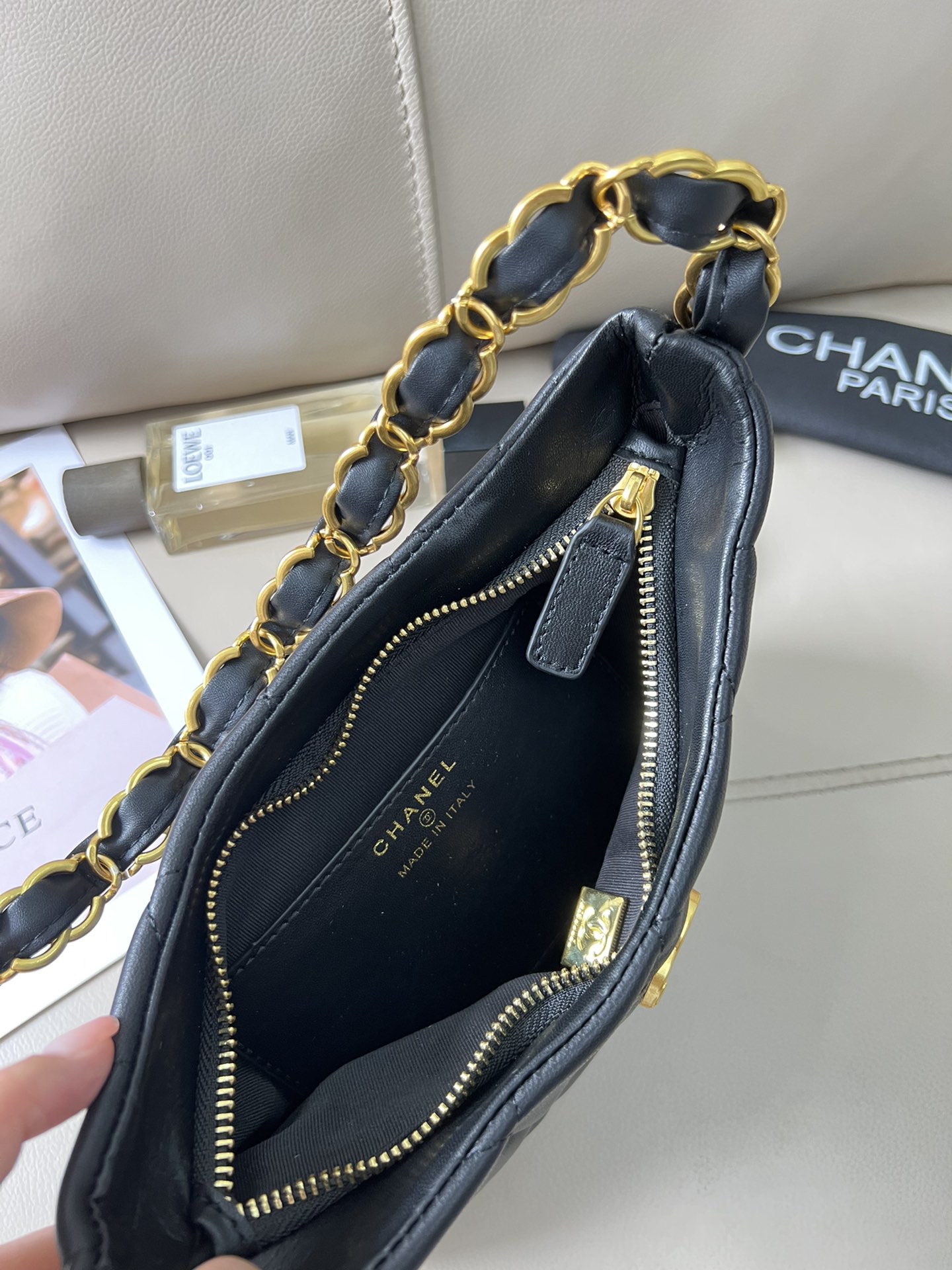 Chanel 22K Hobo Bag, 預購- Carousell