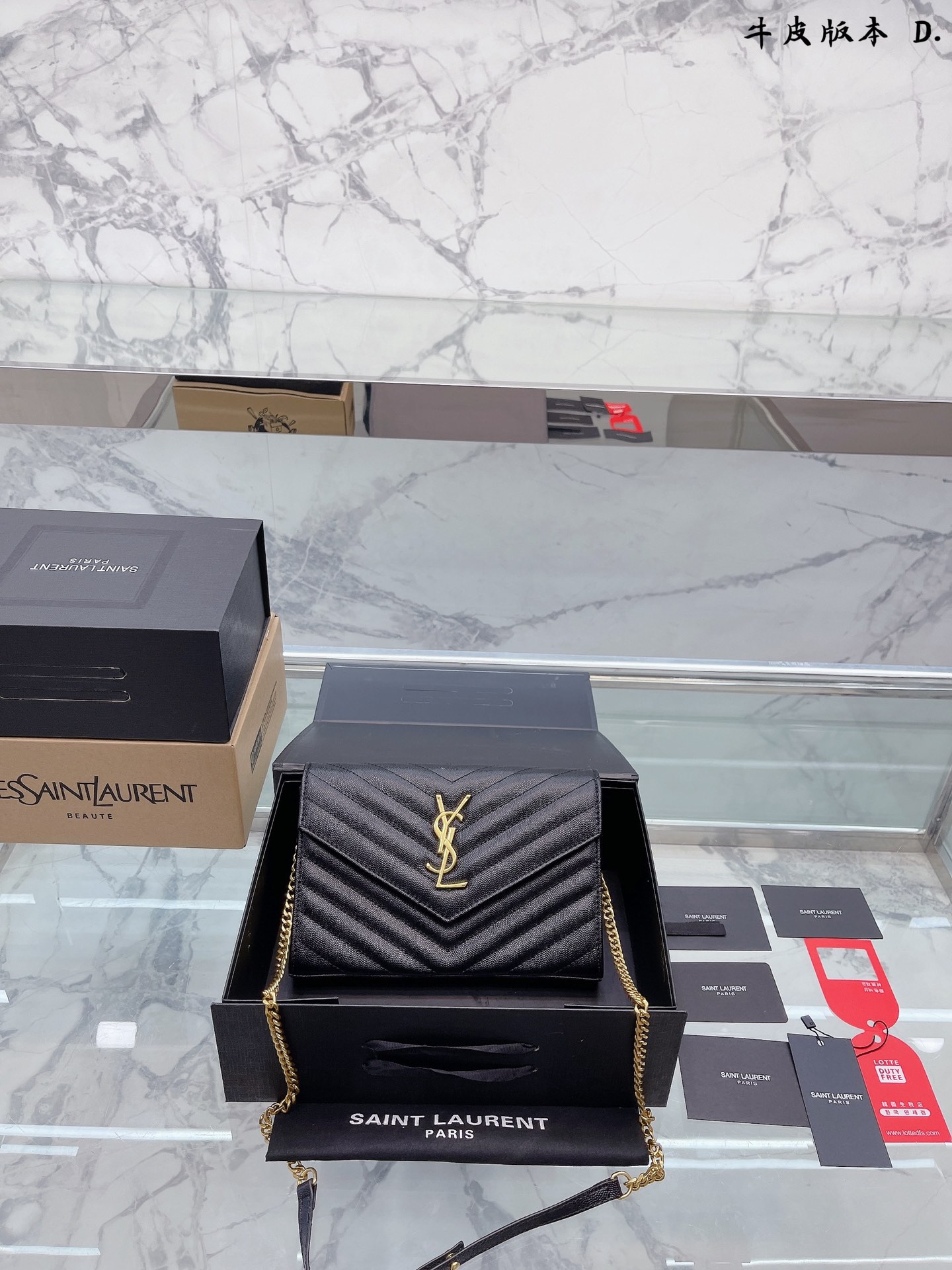 J5 牛皮版本  Saint Laurent 圣罗兰 YSL  WOC链条包信封包 Saint Laurent 圣罗兰 家当之无愧的入门经典款 超级耐燥这个皮质真的是我最爱的皮质之一不怕刮牛皮的纹理也有质感 相比金链我更喜欢链非常耐看 链条收包里可以完美当成手包一包两用简直赚到啦 作为一个超大卡包不是很能装是肯定的不能装太厚的东西出门带几张卡带个口红粉饼是没问题的23 13 cm 配折叠盒”},”title”:”牛皮版本  Saint Laurent 圣罗兰 YSL  WOC链条包信封包 Saint Laurent 圣罗兰 家当之无愧的入门经典款 超级耐燥这个皮质真的是我最爱的皮质之一不怕刮牛皮的纹理也有质感 相比金链我更喜欢链非常耐看 链条收包里可以完美当成手包一包两用简直赚到啦 作为一个超大卡包不是很能装是肯定的不能装太厚的东西出门带几张卡带个口红粉饼是没问题的23 13 cm 配折叠盒