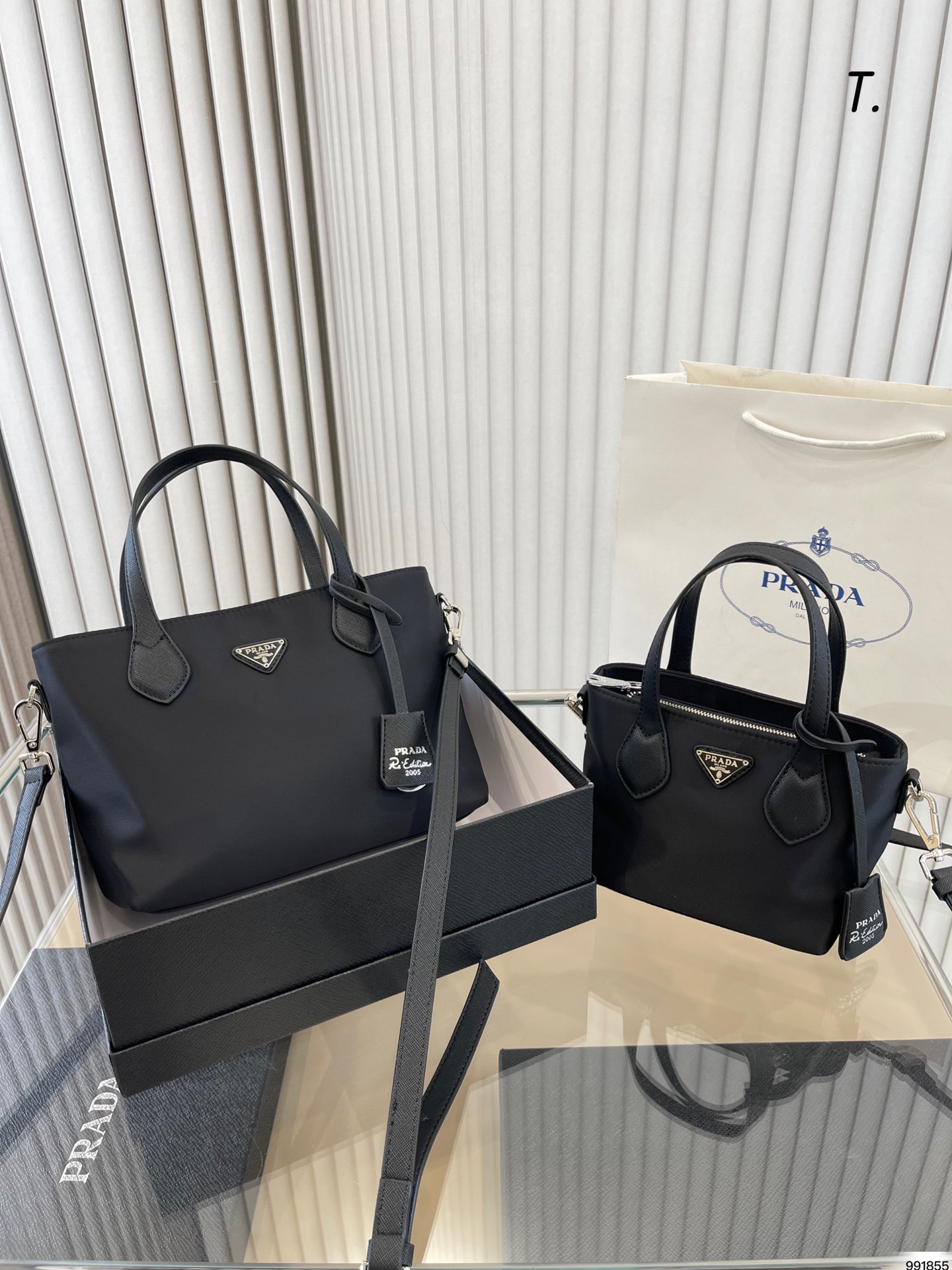 大号小号配盒  普拉达 Prada 尼龙手提包 有种酷酷感觉容量还很可 18，小号16 13