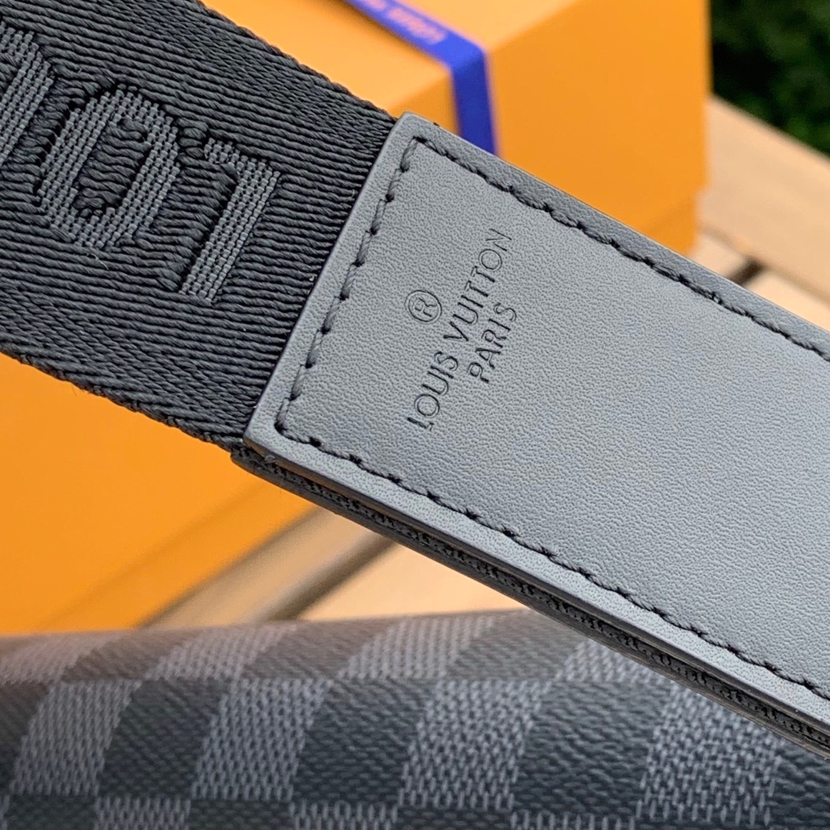 🌼 m42710尺寸26-20-7cm 原厂渠道强烈推荐的一款，LV新款黑格男士小号District 邮