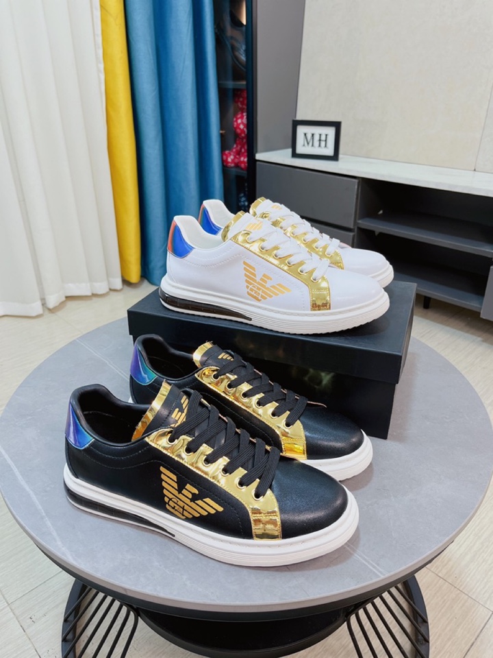 I0 ARMENI 阿玛尼 上市著名奢侈品牌,专柜同步更新,意大利男鞋时尚杂志季刊封面主推款鞋面采用意大利进口牛皮和品牌标,进口真皮内里.高端大气,上脚舒适有型. 细节无可挑剔.码数38-44；