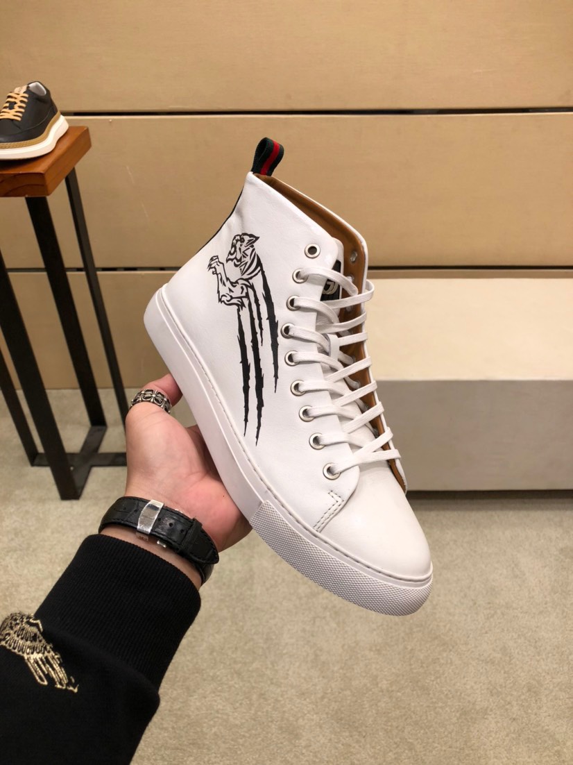 J0 . 全牛里Gucci  古奇 高版本～潮款高帮靴休闲男士2022专柜同步发售，系带英伦风靴 原单鞋面复刻 更是原单货 超级霸气 意大利进口原版顶级牛皮制作而成 牛皮内里 拒绝脱色磨脚鞋底 原厂特供酷奇底，简单大方 鞋面精片经过人工精心设计 原单z复刻而上酷毙了 ，超舒服原版底 驾车完美。懒人套脚鞋 实物拍摄实物更赞 适合户外司机驾车跑步 出行 高品质板鞋，男鞋码数 38-44″},”is_vip”:false,”user_icon”:”https://xcimg.szwego.com/Fun7Ao4ZQoGpm9BDfLnYrtKqkZJE_