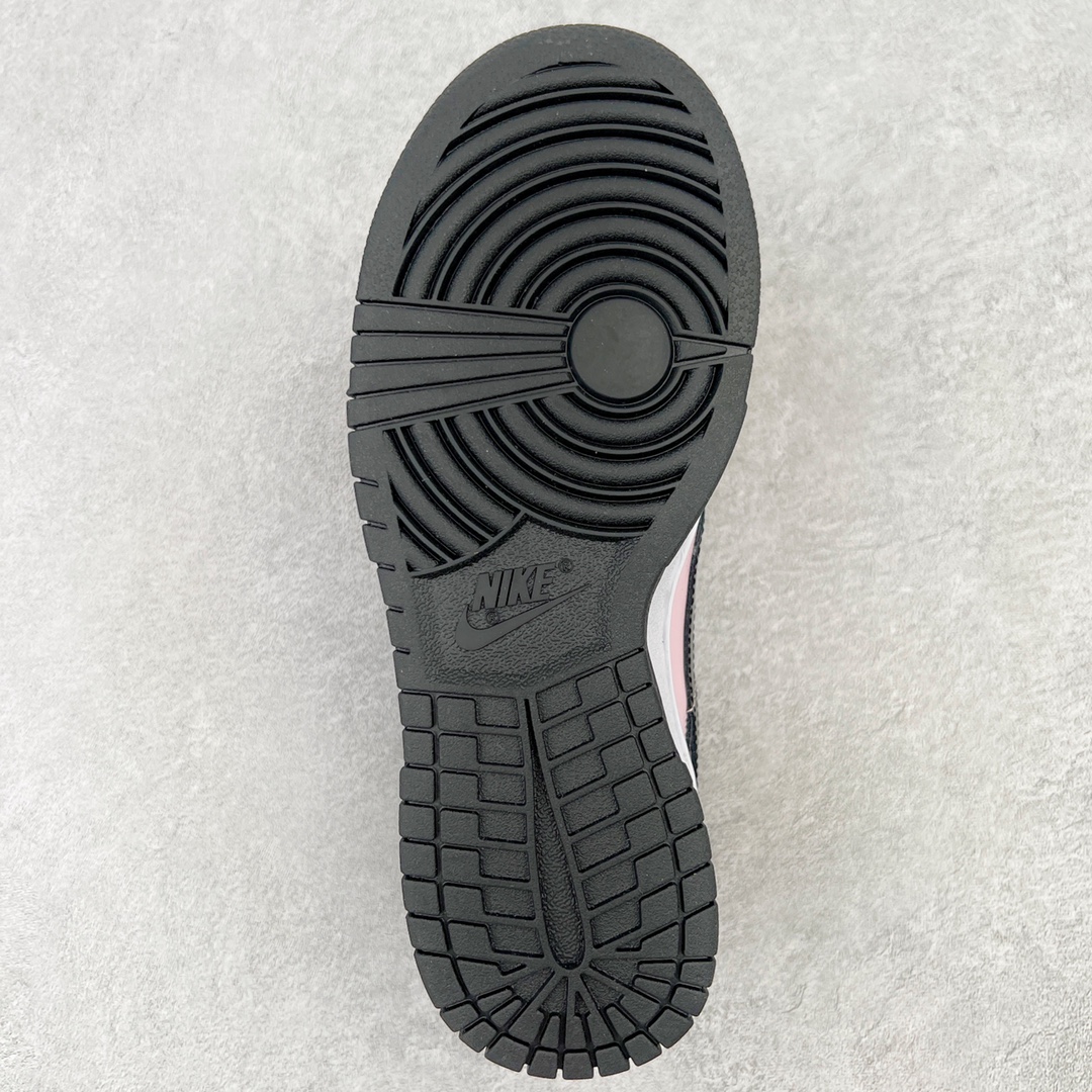 图片[9]-＃AY/GZ纯原福利 NK Dunk Low 黑粉漆皮 DJ9955-600 独家原厂航空铝磨具打磨大底 鞋头坡度极致还原 原盒原配 圈内天花板工艺 原厂冲刀 超高清洁度 全鞋零毛边皮料切割 全套原楦原模倾力打造完美版型 采用原厂百宏鞋带以及原厂百宏织唛舌标 内标可供原厂几率过验 原厂中底布黄色点胶 原厂中底布拉帮走线遵循公司 尺码对应库存‼️-选品中心