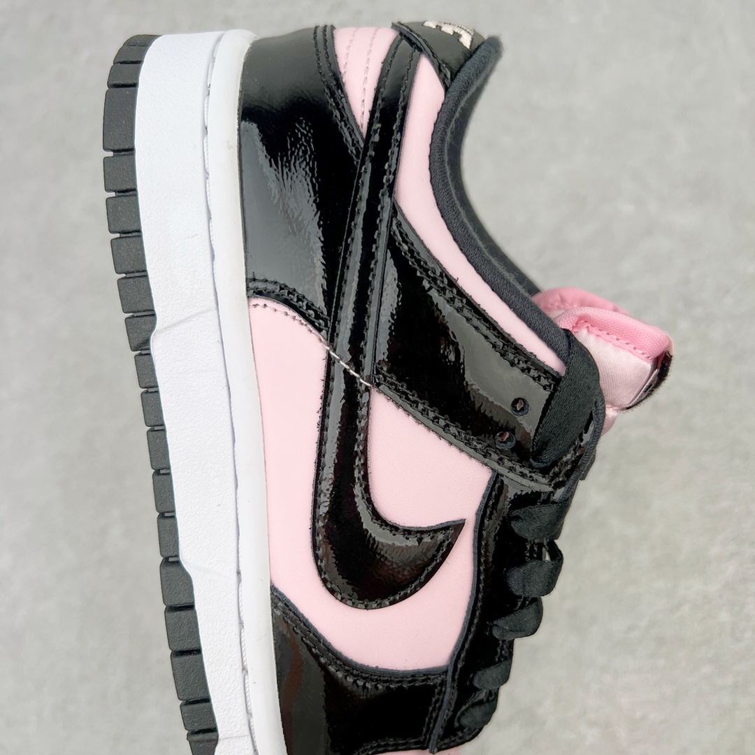 图片[6]-＃AY/GZ纯原福利 NK Dunk Low 黑粉漆皮 DJ9955-600 独家原厂航空铝磨具打磨大底 鞋头坡度极致还原 原盒原配 圈内天花板工艺 原厂冲刀 超高清洁度 全鞋零毛边皮料切割 全套原楦原模倾力打造完美版型 采用原厂百宏鞋带以及原厂百宏织唛舌标 内标可供原厂几率过验 原厂中底布黄色点胶 原厂中底布拉帮走线遵循公司 尺码对应库存‼️-选品中心