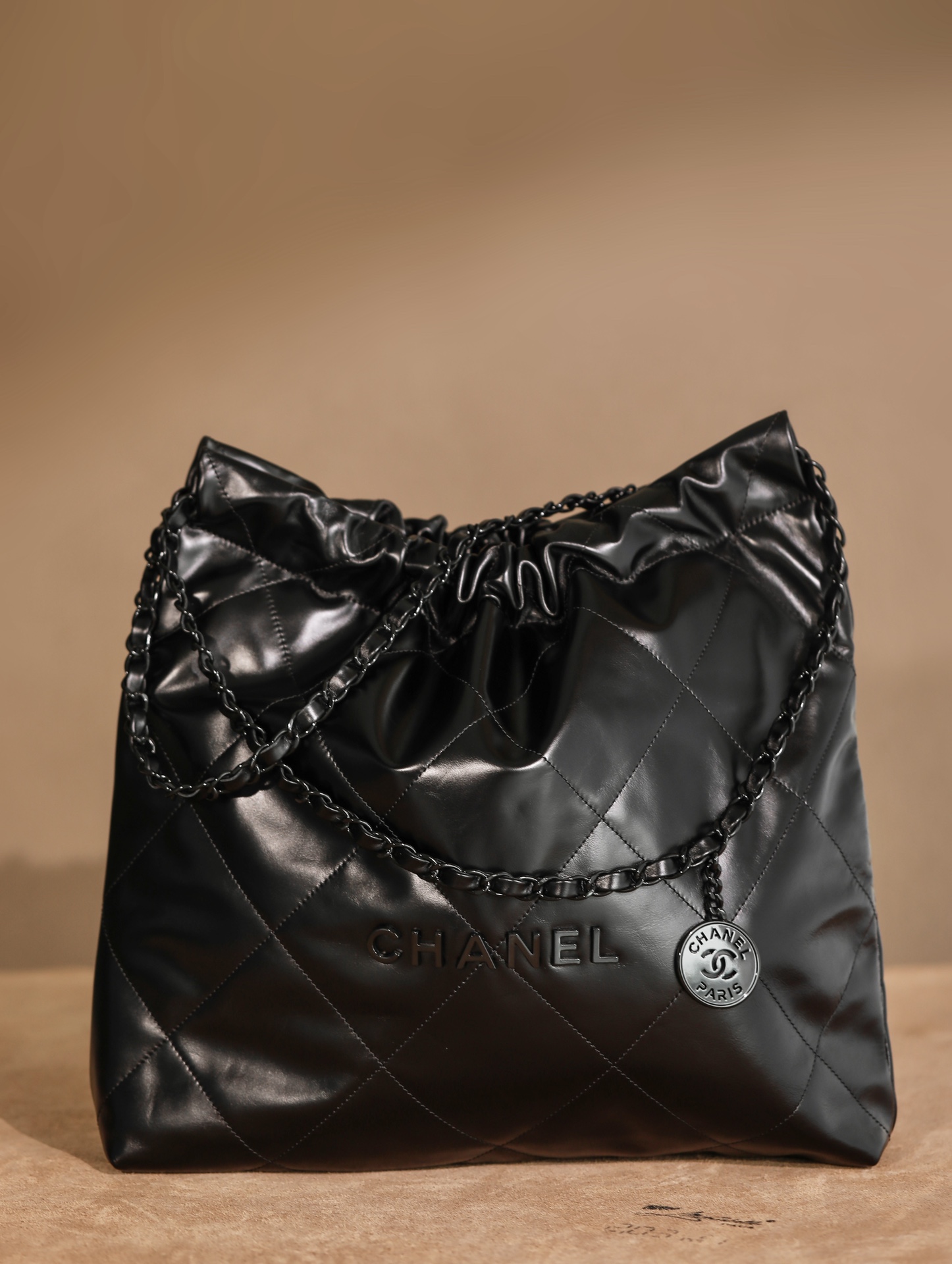 P1480 1580 Calidad de producto auténtico 💎Calidad diamante Bolsa de compras 22 tipo basura, cuero negro con herrajes n…