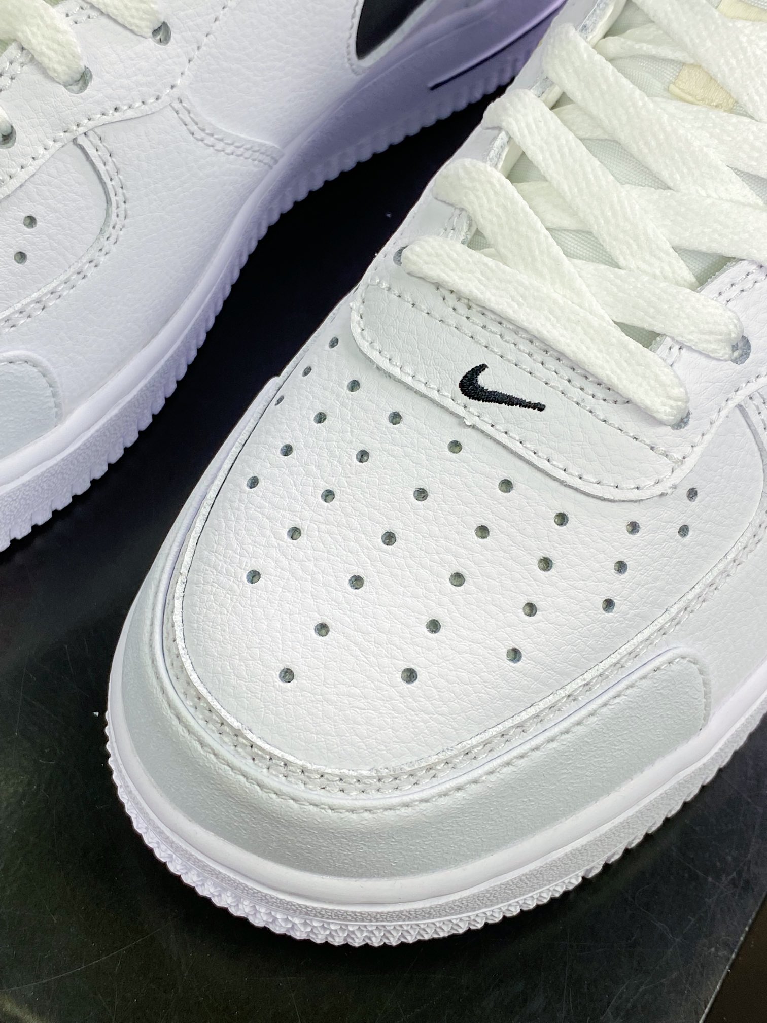 240 Air Force 1 ′07 LV8 Mid Premium”White/black”空军一号CV3039-108