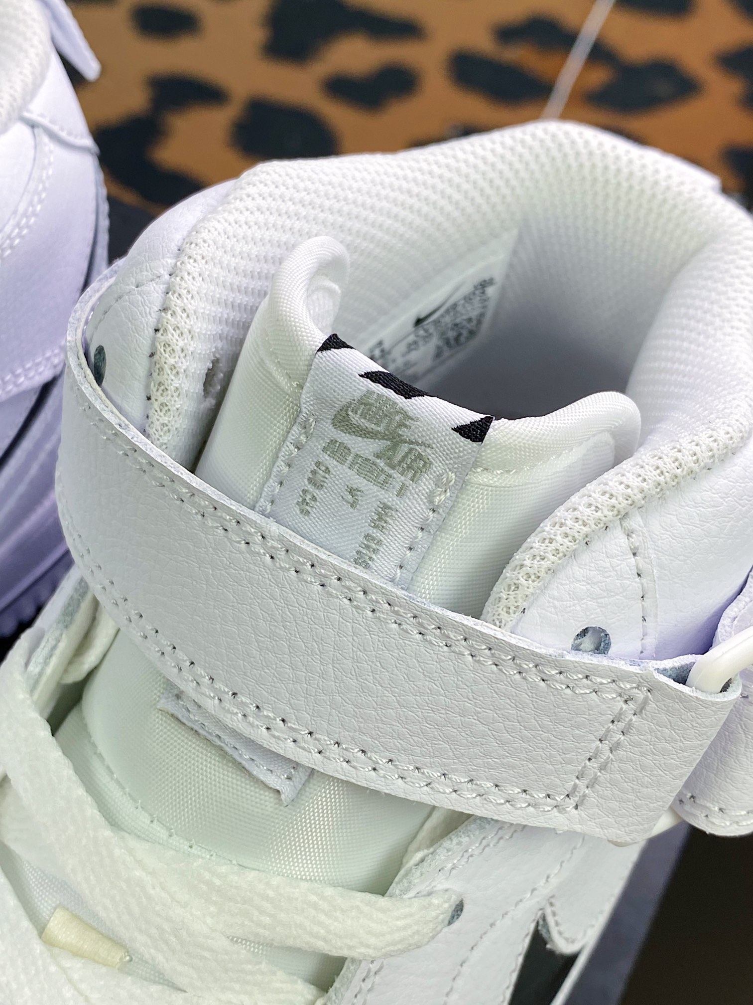 240 Air Force 1 ′07 LV8 Mid Premium”White/black”空军一号CV3039-108