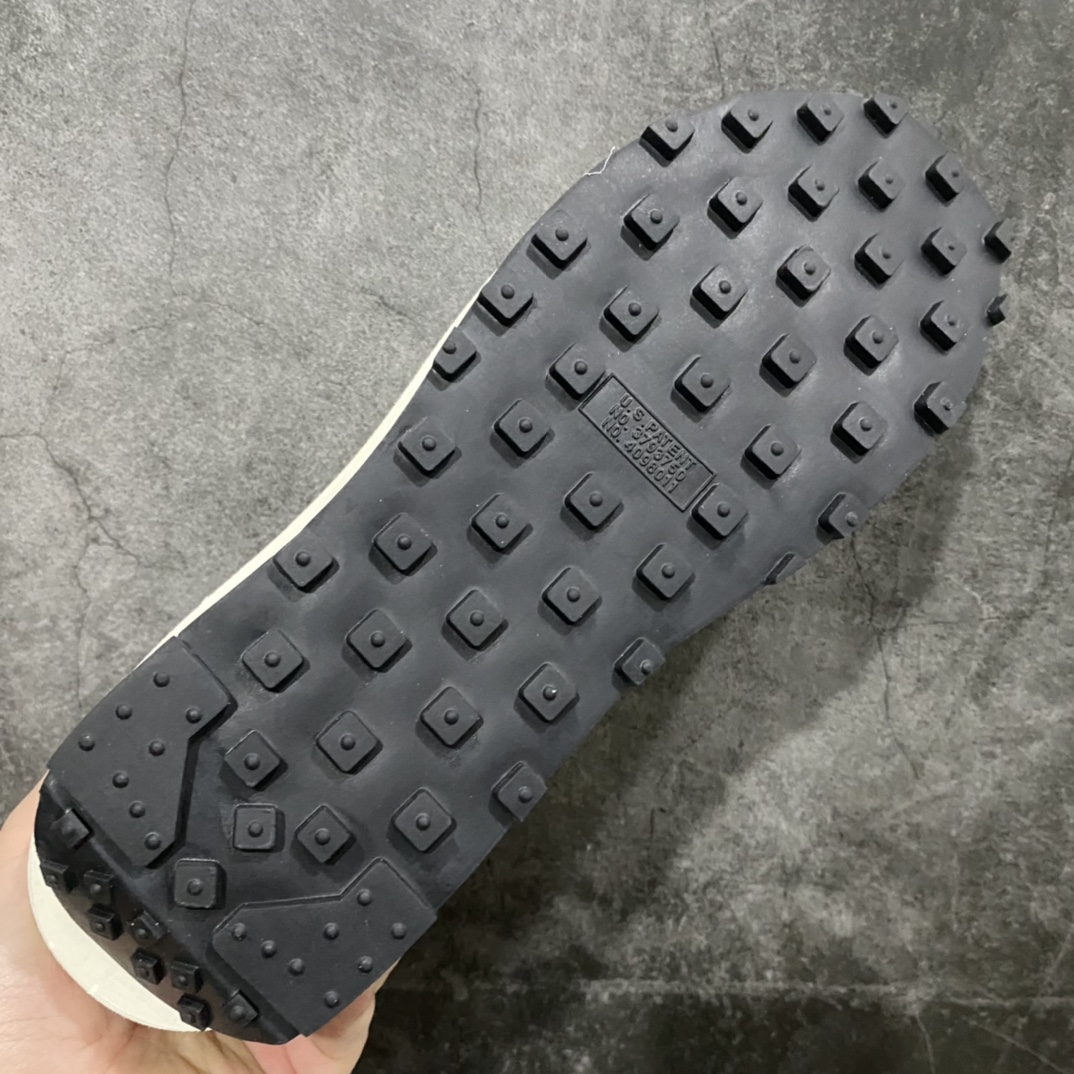 图片[9]-Top纯原 Sacai x NK LDV Waffl Daybreak 联名走秀款解构双底双勾双鞋舌华夫复古慢跑鞋 货号：BV0073-300 原厂材质 市面唯一无色差 正确楦头鞋型 随意对比任何版本 双钩距离百分百同步 鞋头包边宽度一致 区分一切市面货 广东原厂织麦标 立竿见影 肉眼可区分市面任何版本 原楦原纸板 全邦机配合上楦 织麦标及中底贴为荧光效果 原厂海德堡打印机 原盒标 凹凸感明显细节补图再补充 尺码：35.5 36 36.5 37.5 38 38.5 39 40 40.5 41 42 42.5 43 44 44.5 45 46-选品中心