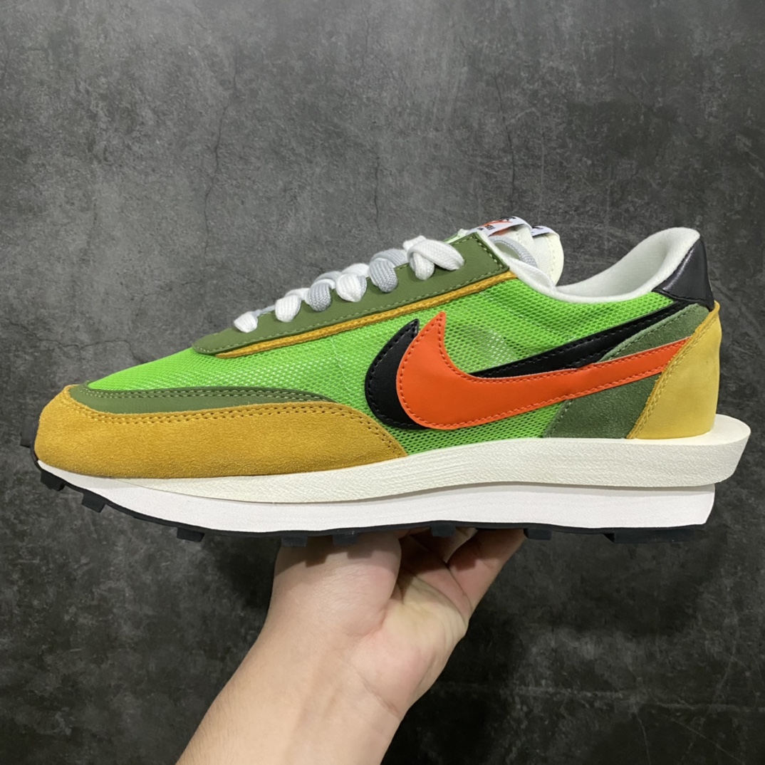 图片[2]-Top纯原 Sacai x NK LDV Waffl Daybreak 联名走秀款解构双底双勾双鞋舌华夫复古慢跑鞋 货号：BV0073-300 原厂材质 市面唯一无色差 正确楦头鞋型 随意对比任何版本 双钩距离百分百同步 鞋头包边宽度一致 区分一切市面货 广东原厂织麦标 立竿见影 肉眼可区分市面任何版本 原楦原纸板 全邦机配合上楦 织麦标及中底贴为荧光效果 原厂海德堡打印机 原盒标 凹凸感明显细节补图再补充 尺码：35.5 36 36.5 37.5 38 38.5 39 40 40.5 41 42 42.5 43 44 44.5 45 46-选品中心