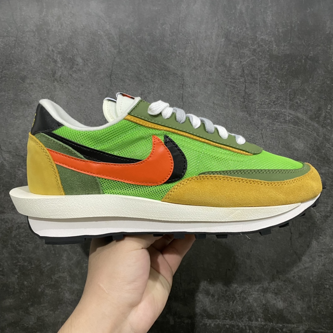 Top纯原 Sacai x NK LDV Waffl Daybreak 联名走秀款解构双底双勾双鞋舌华夫复古慢跑鞋 货号:BV0073-300 原厂材质 市面唯一无色差 正确楦头鞋型 随意对比任何版本 双钩距离百分百同步 鞋头包边宽度一致 区分一切市面货 广东原厂织麦标 立竿见影 肉眼可区分市面任何版本 原楦原纸板 全邦机配合上楦 织麦标及中底贴为荧光效果 原厂海德堡打印机 原盒标 凹凸感明显细节补图再补充 尺码:35.5 36 36.5 37.5 38 38.5 39 40 40.5 41 42 42.5 43 44 44.5 45 46-选品中心