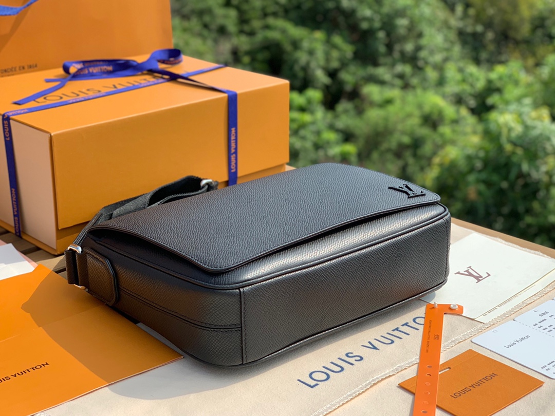 🌼 m30850尺寸26-20-7cm如果想找一款低调高级有质感的通勤包，非它必属原厂渠道特供，LV最新