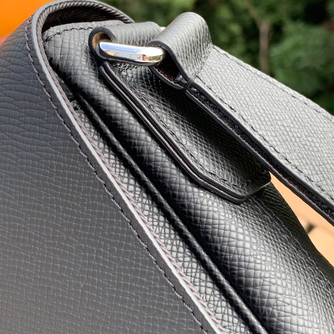 🌼 m30850尺寸26-20-7cm如果想找一款低调高级有质感的通勤包，非它必属原厂渠道特供，LV最新