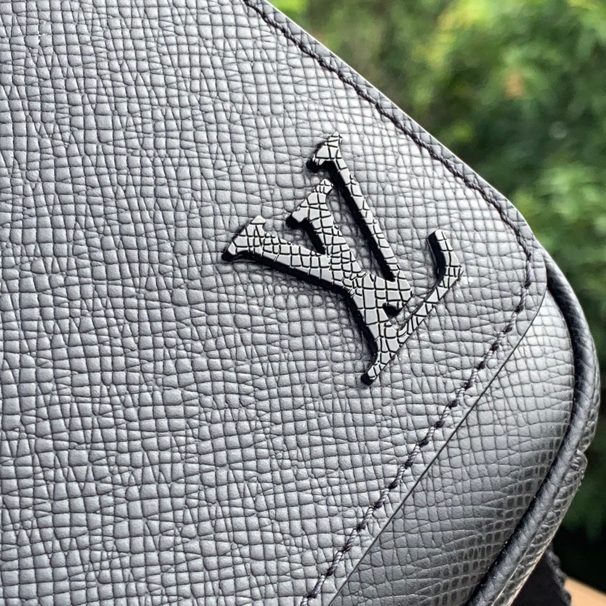 🌼 m30850尺寸26-20-7cm如果想找一款低调高级有质感的通勤包，非它必属原厂渠道特供，LV最新