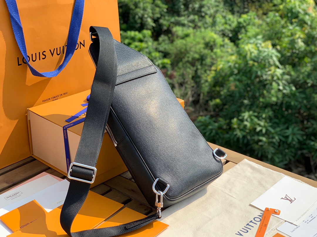 🌼 m56344尺寸20-31-10cm原厂渠道特供，LV十字纹 Avenue 男士胸包单肩包，采用 T