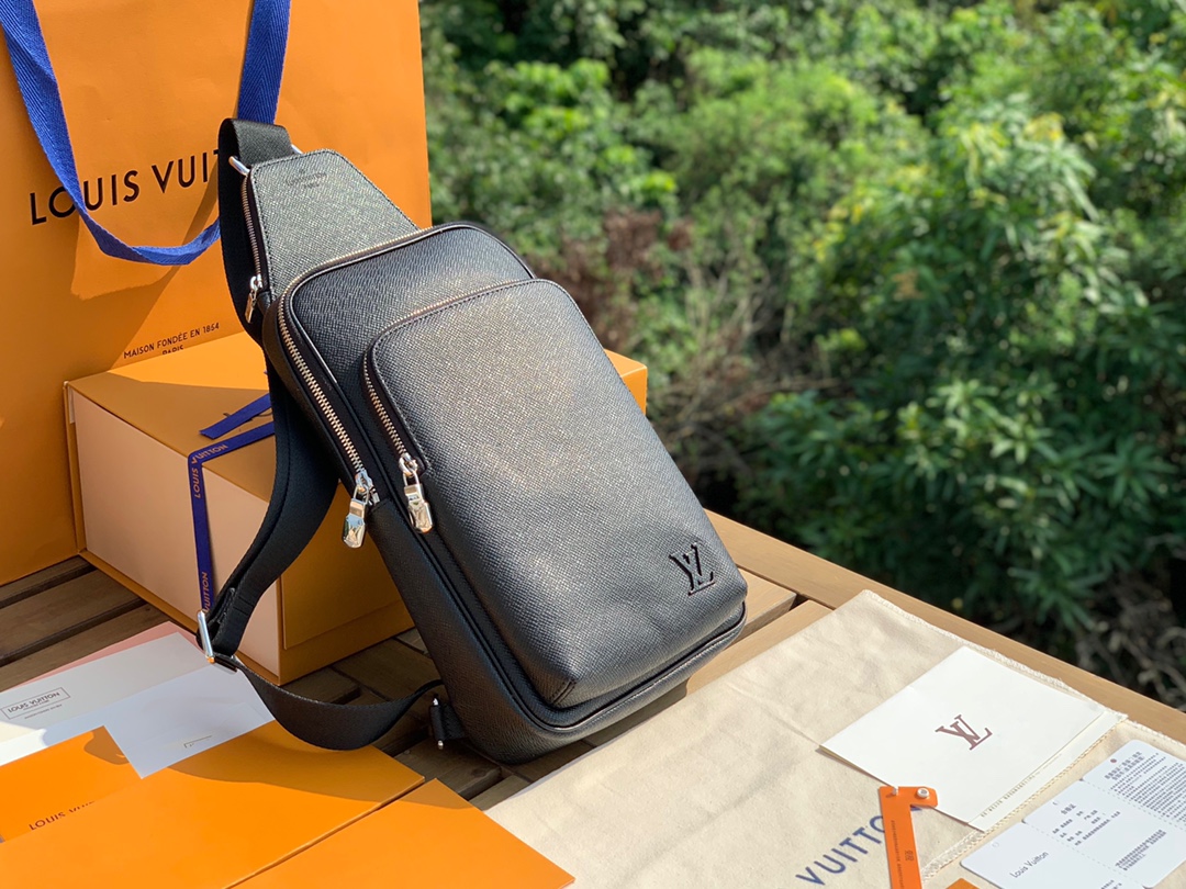 🌼 m56344尺寸20-31-10cm原厂渠道特供，LV十字纹 Avenue 男士胸包单肩包，采用 T
