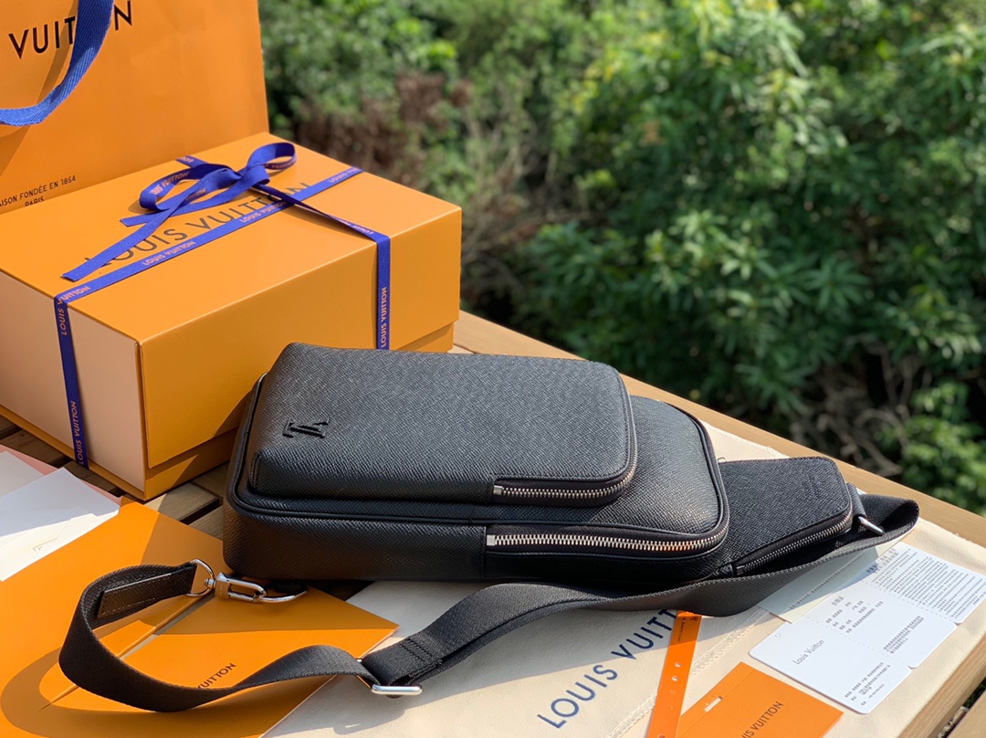 🌼 m56344尺寸20-31-10cm原厂渠道特供，LV十字纹 Avenue 男士胸包单肩包，采用 T