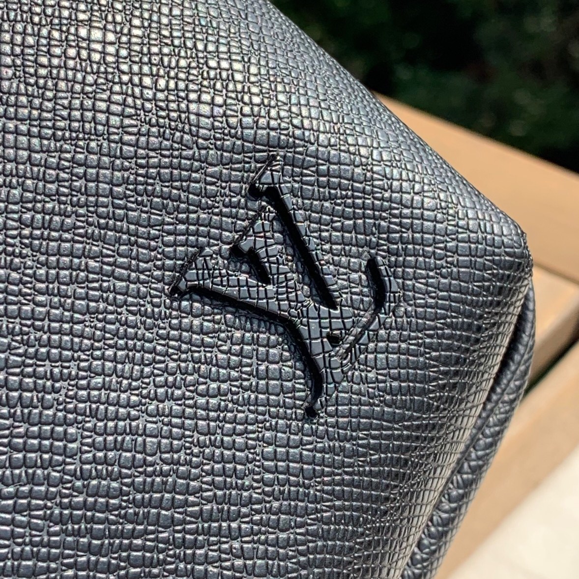 🌼 m56344尺寸20-31-10cm原厂渠道特供，LV十字纹 Avenue 男士胸包单肩包，采用 T