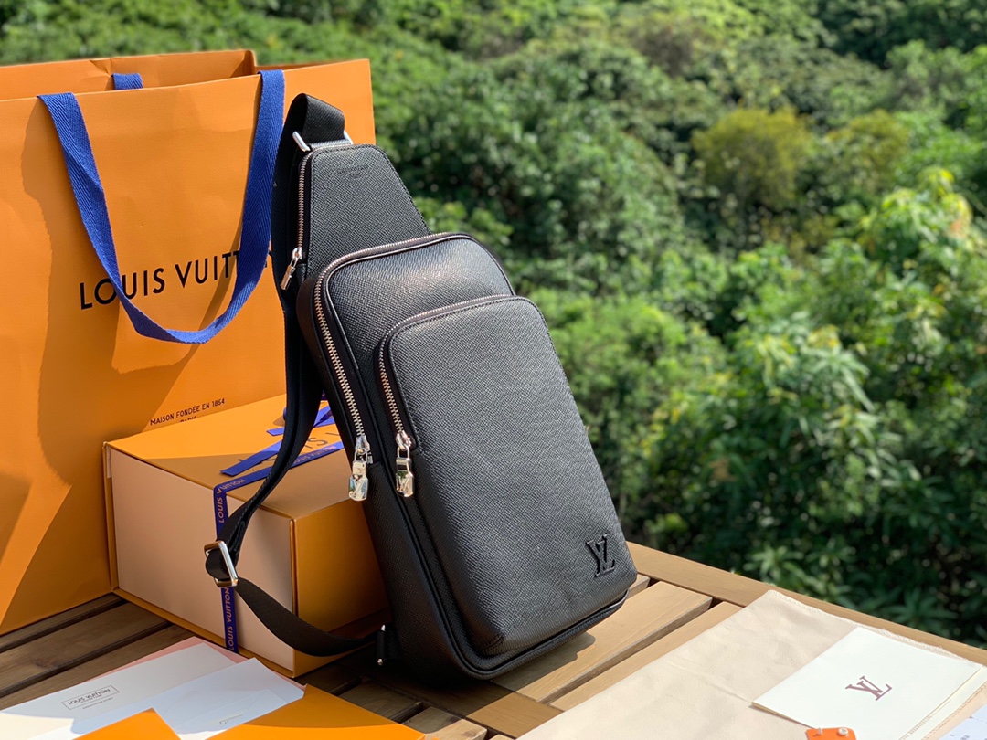 🌼 m56344尺寸20-31-10cm原厂渠道特供，LV十字纹 Avenue 男士胸包单肩包，采用 T