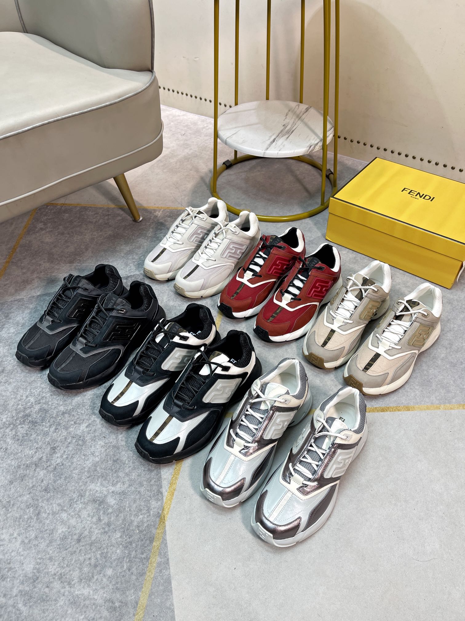 顶级版 组合图 情侣款FENDI Faster ss22 new arrival～ Fendi 芬迪 2022秋冬复古运动鞋款老爹鞋当下最火的运动鞋,我愿称它为男生的梦中情鞋,让我看看是哪个男生的鞋柜还没有这双百搭复古的靓鞋,超多明星示范,自然松驰 不受限制 优雅 时尚 休闲 经典设计 结合传统与现代 演绎不一样的美 原版高端定制 所有细节材质都对版 原版精美包装 情侣款35-45码