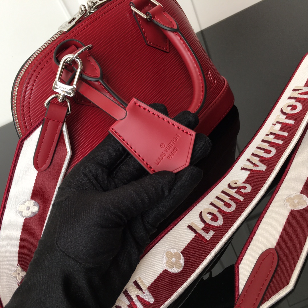 M40301紫红色顶级原单本款AlmaBB手袋以缤纷Epi皮革呈现路易威登最具标志性的设计之一再为提花肩
